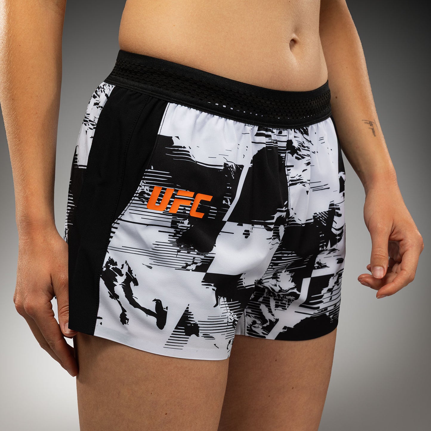 Venum UFC Zenith Authentic Fight Week Damen-Performance-Shorts – Weiß