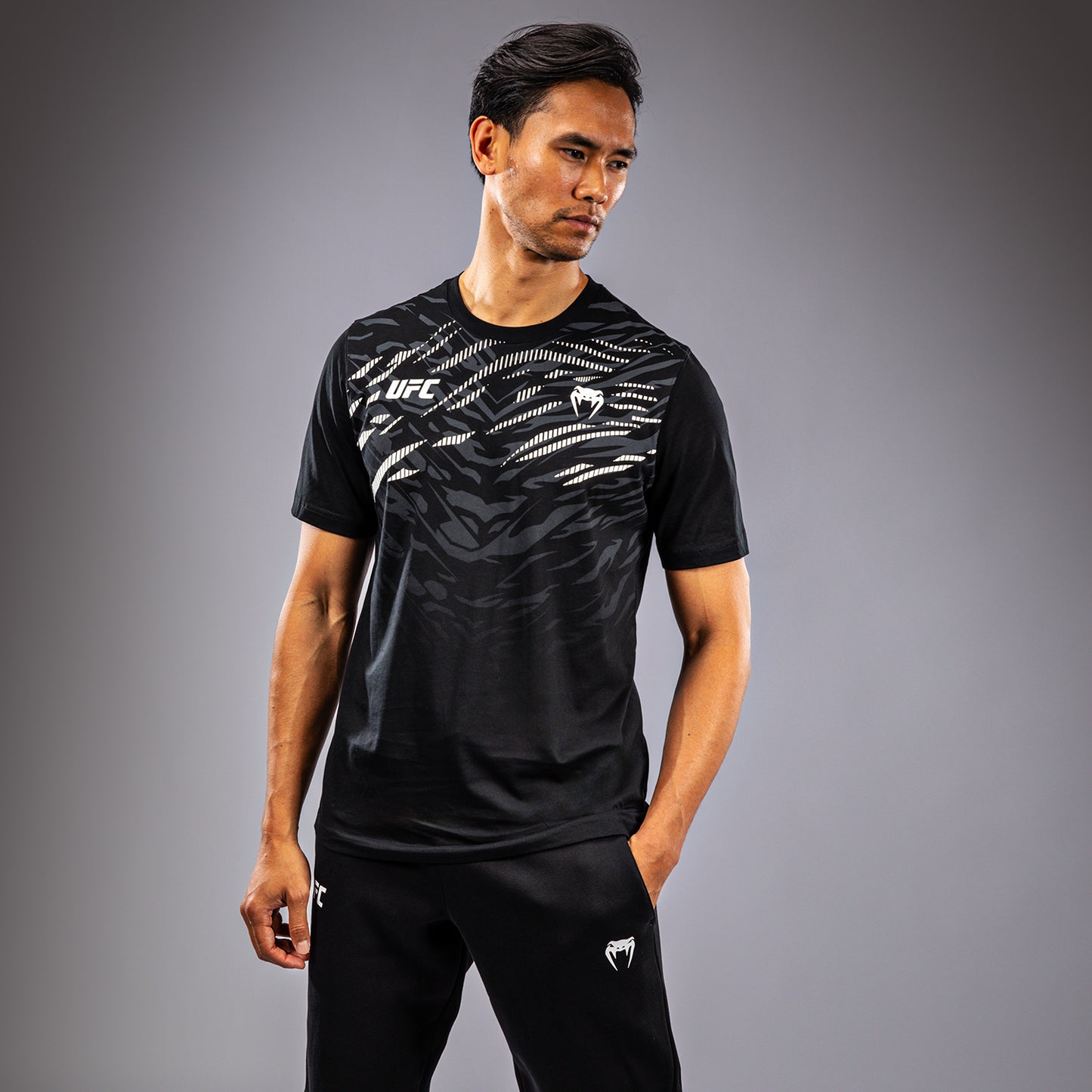 UFC Fusion by Venum Replica Herren Kurzarm T-Shirt - Schwarz