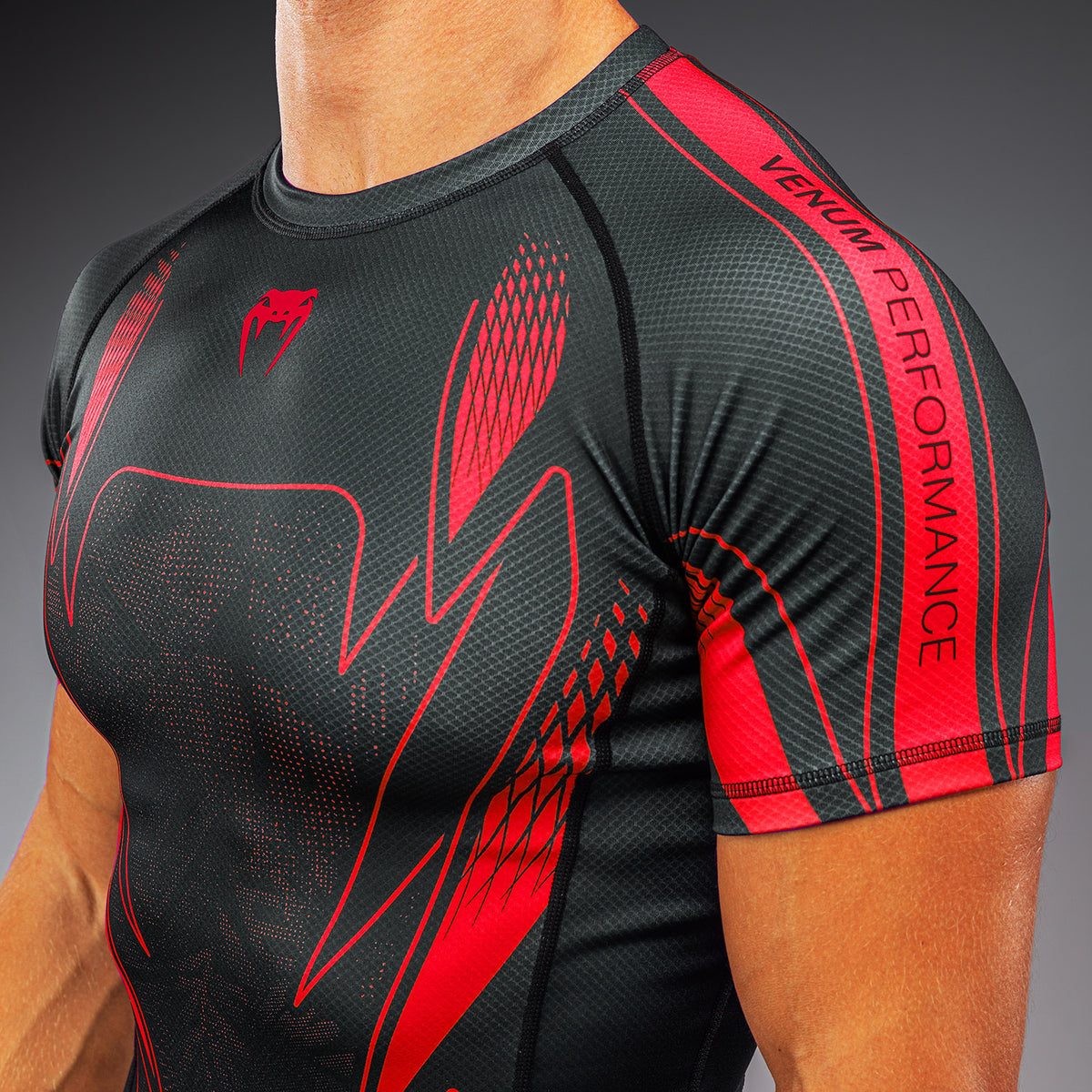 Venum Amazonia Reborn Kurzarm-Rashguard - Schwarz/Rot