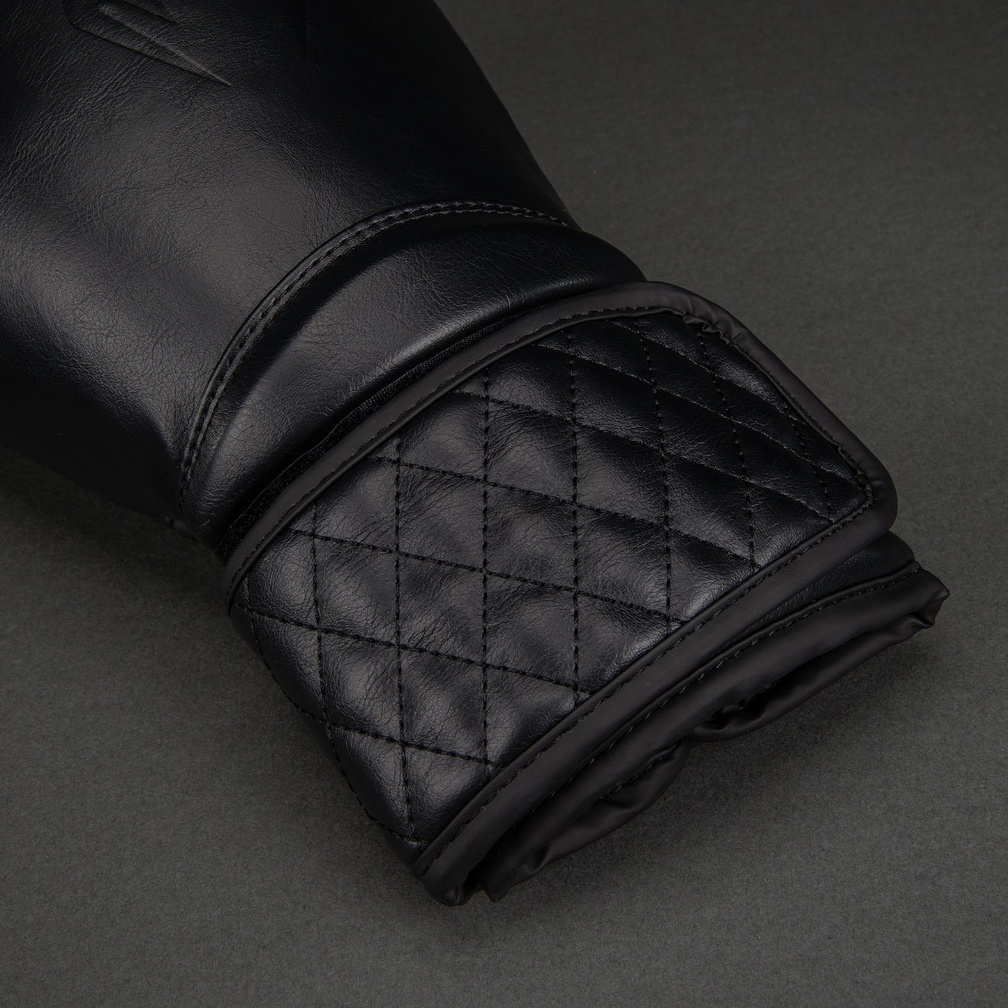 Venum Impact Classic Boxhandschuhe - Schwarz