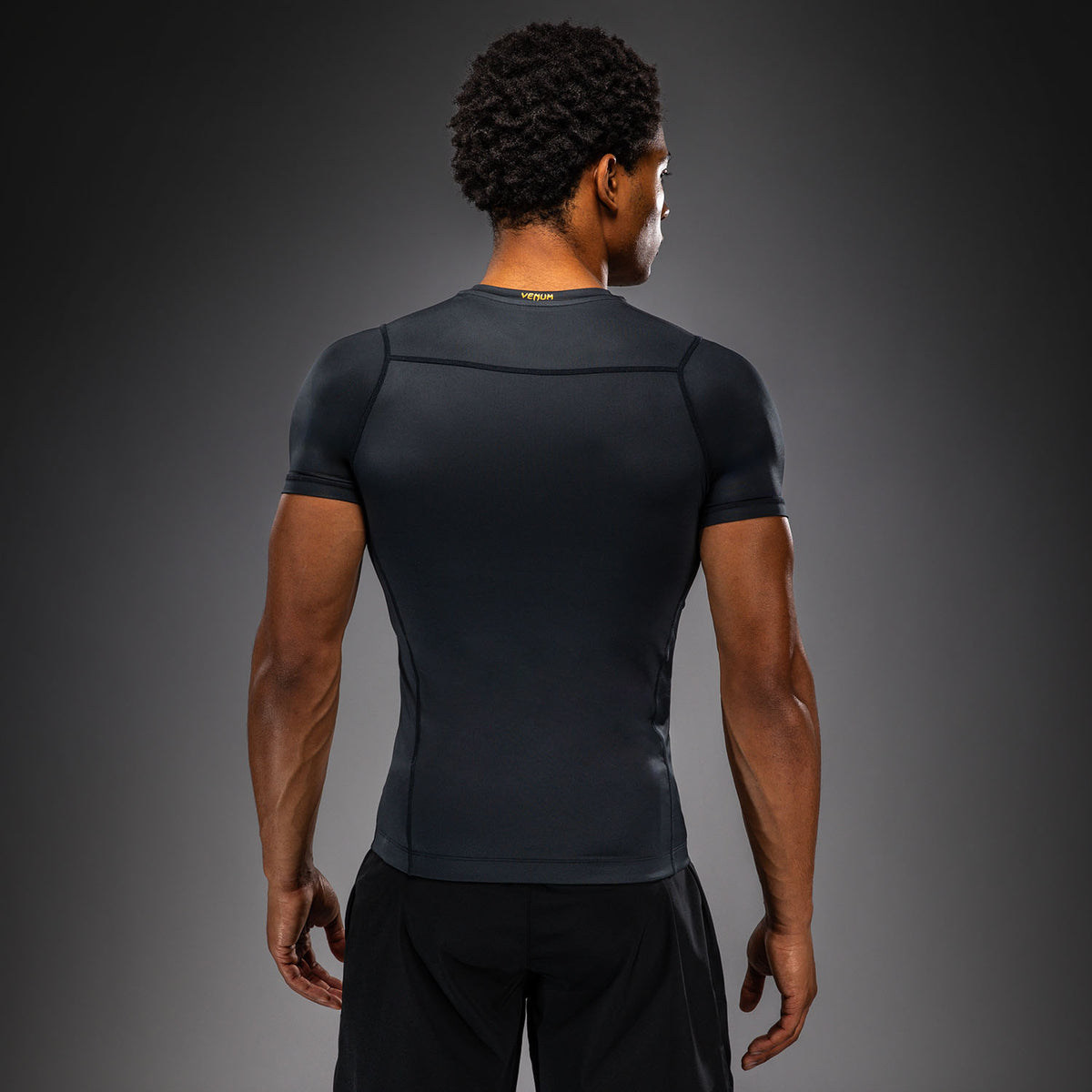 Venum Attack Kurzarm-Rashguard - Schwarz/Gold