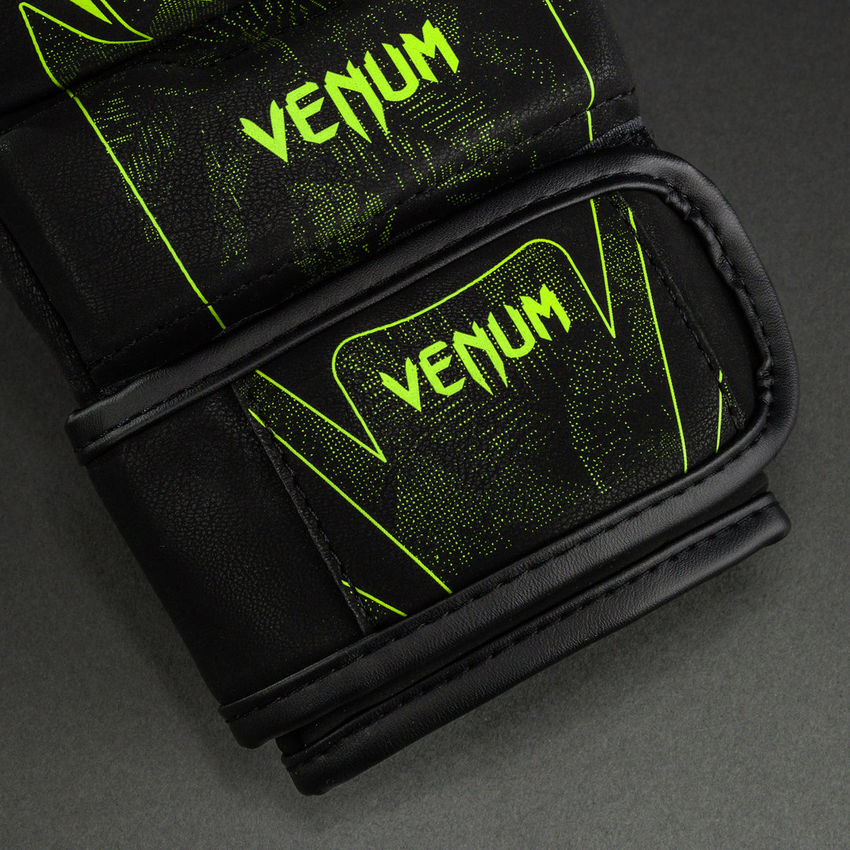 Venum Amazonia Reborn MMA-Sparringshandschuhe - Schwarz/Grün