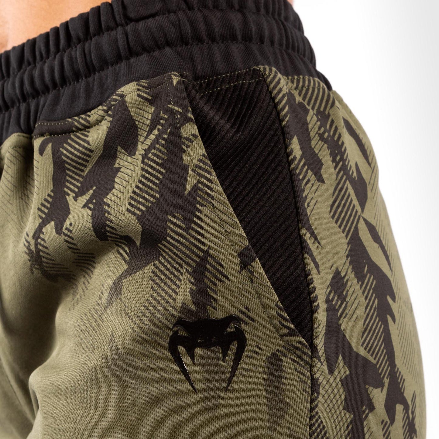 UFC Venum Authentic Fight Week Damen Shorts - Khaki
