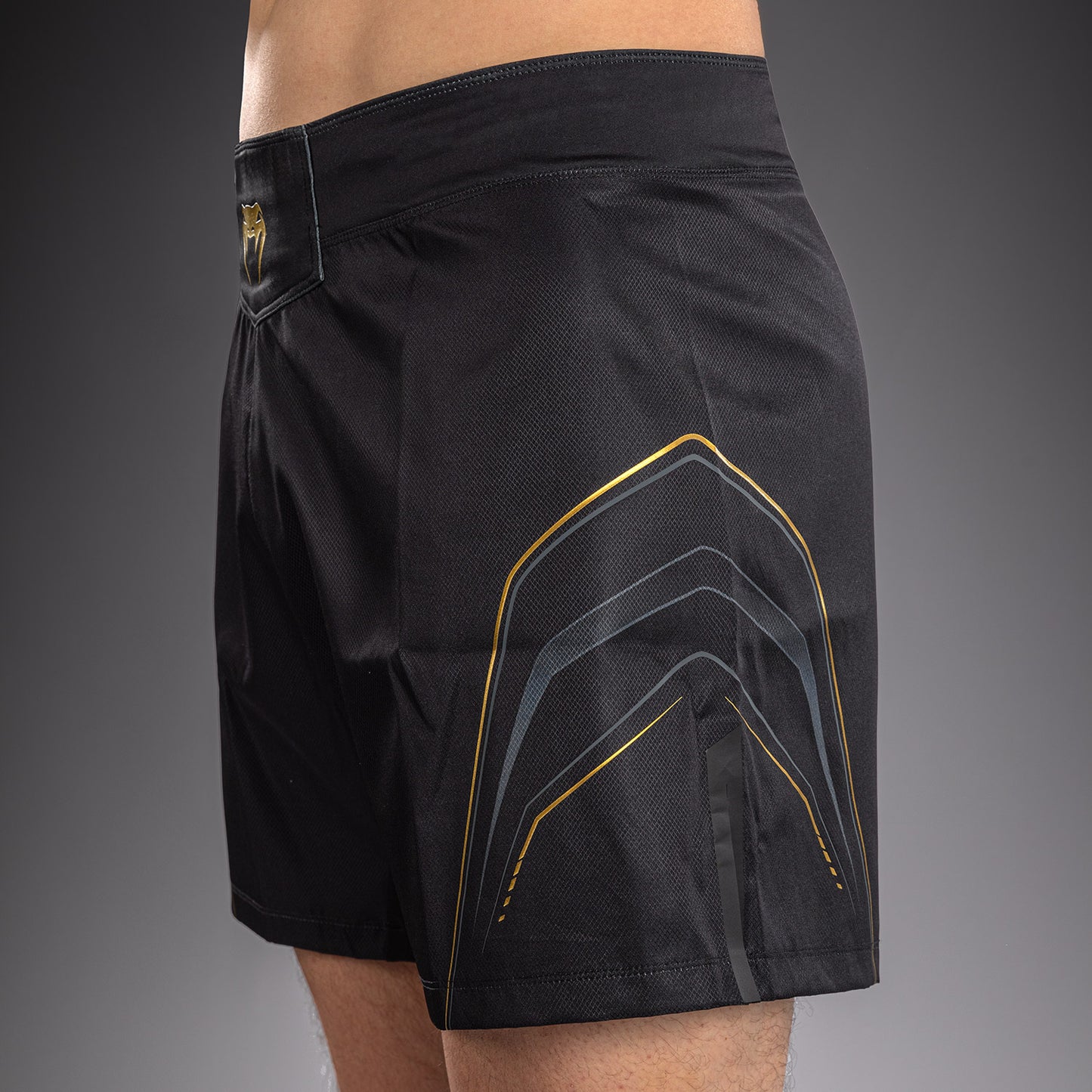 Venum Streamline Fightshorts – Schwarz/Gold