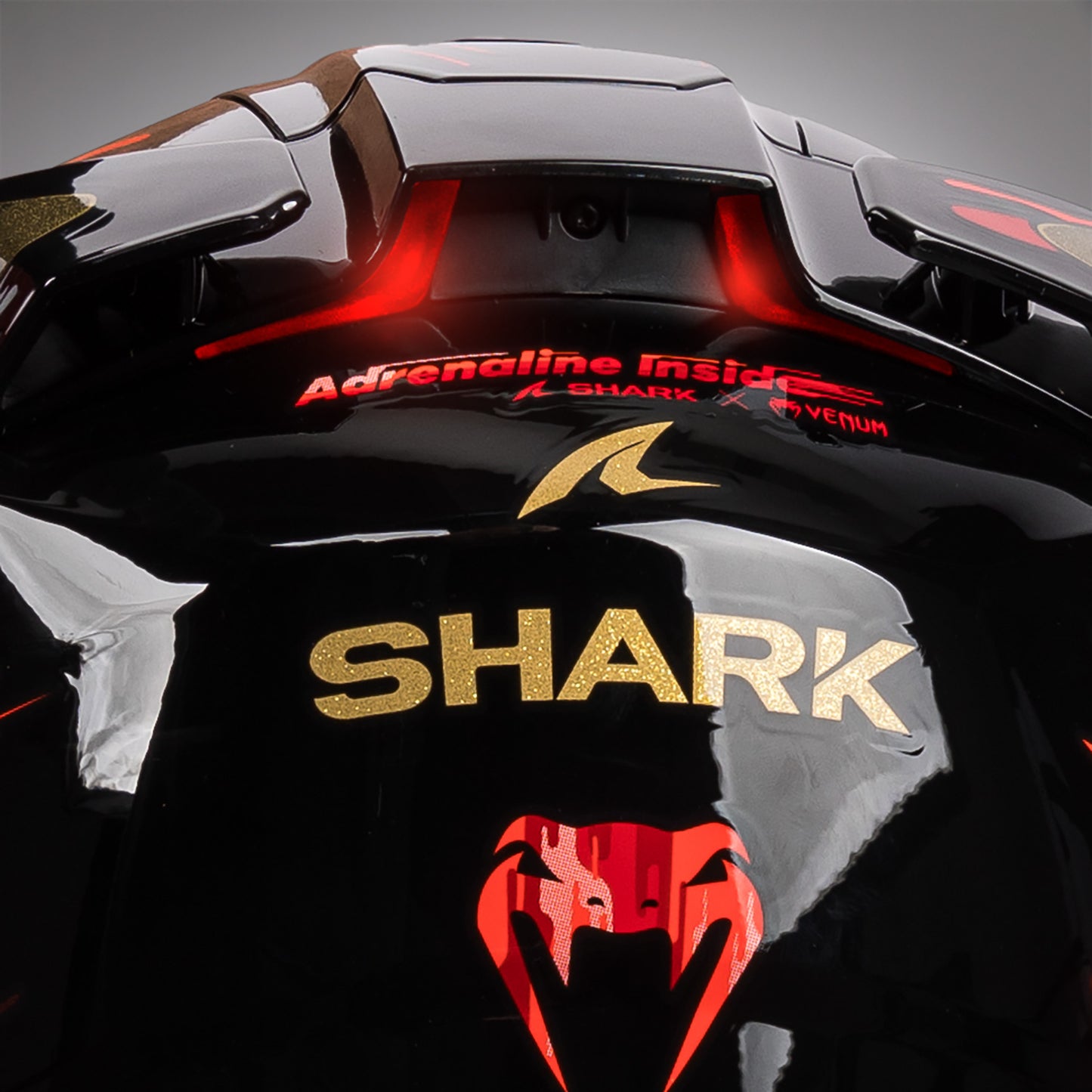 Venum x Shark Motorradhelm SKWAL i3 JET - Rot/Gold