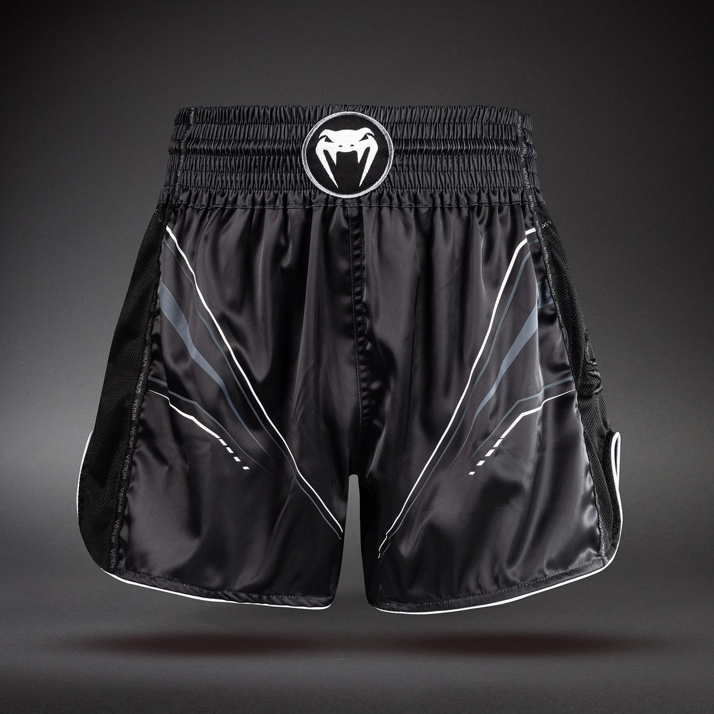 Venum Streamline Muay-Thai-Shorts – Schwarz/Weiß