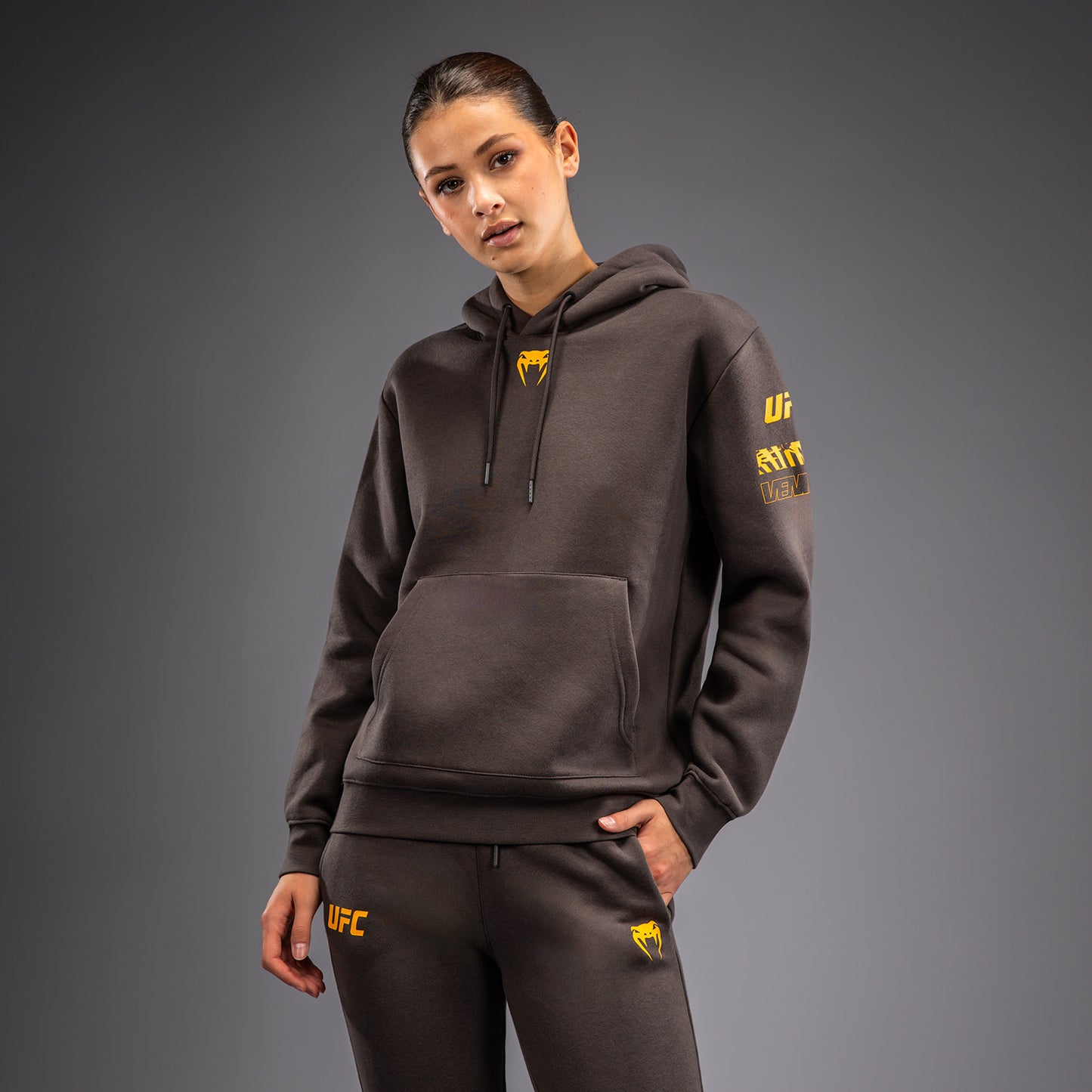 UFC Fusion by Venum Fight Week Damen Pullover Hoodie - Solid Erdiges Braun
