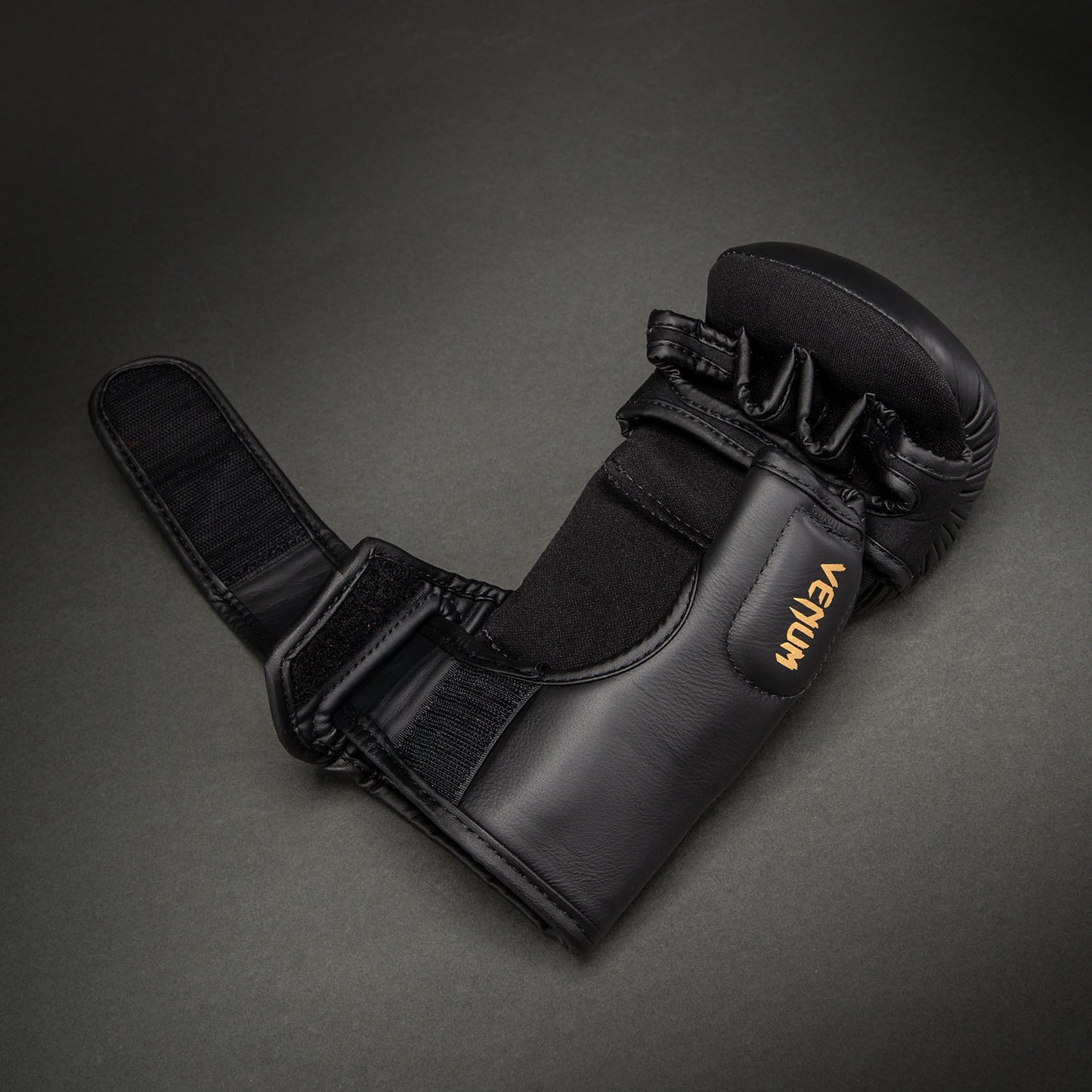 Venum Attack 2.0 Sparringhandschuhe Leder – Schwarz/Gold
