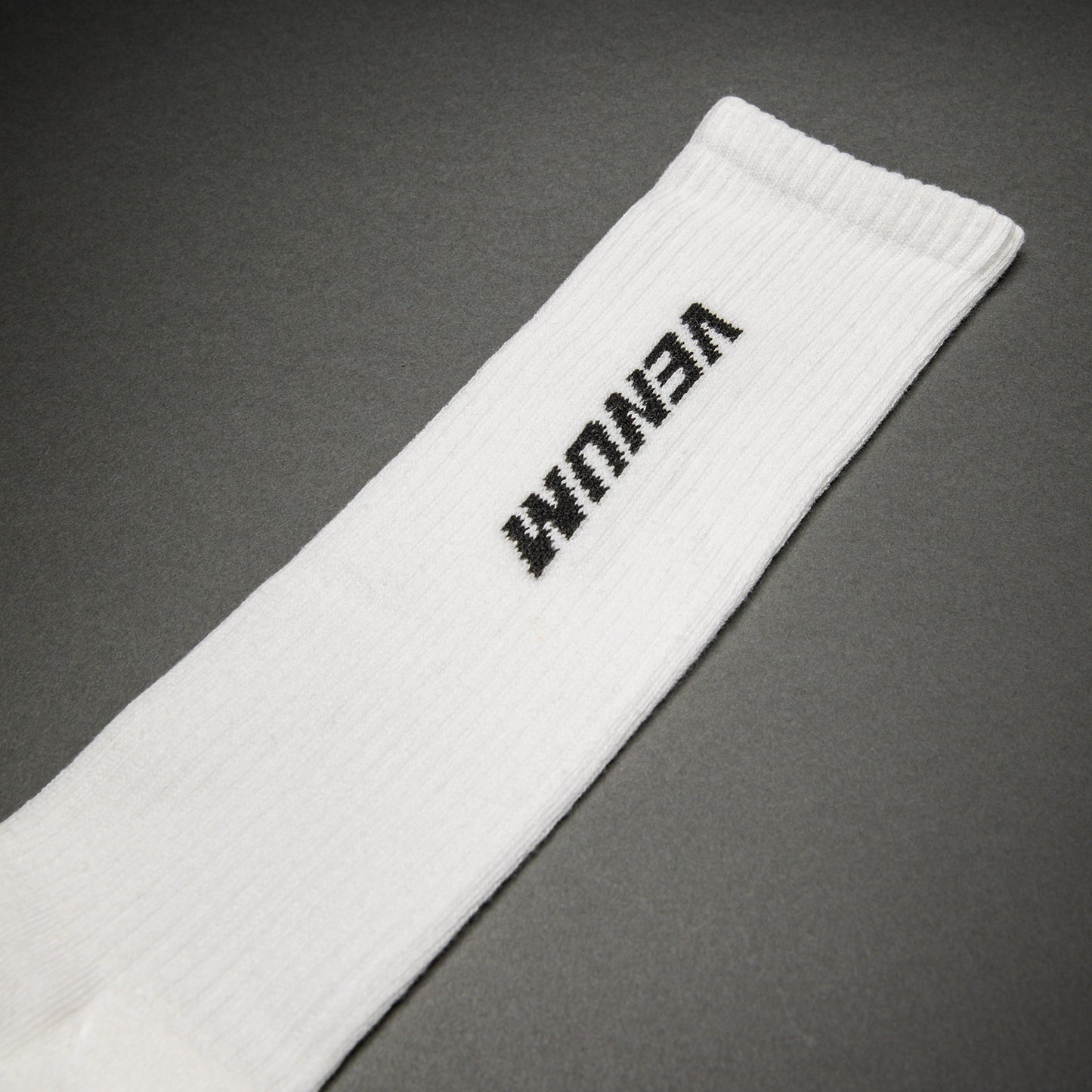 Venum Essential Over-the-Calf Socken – Weiß/Schwarz