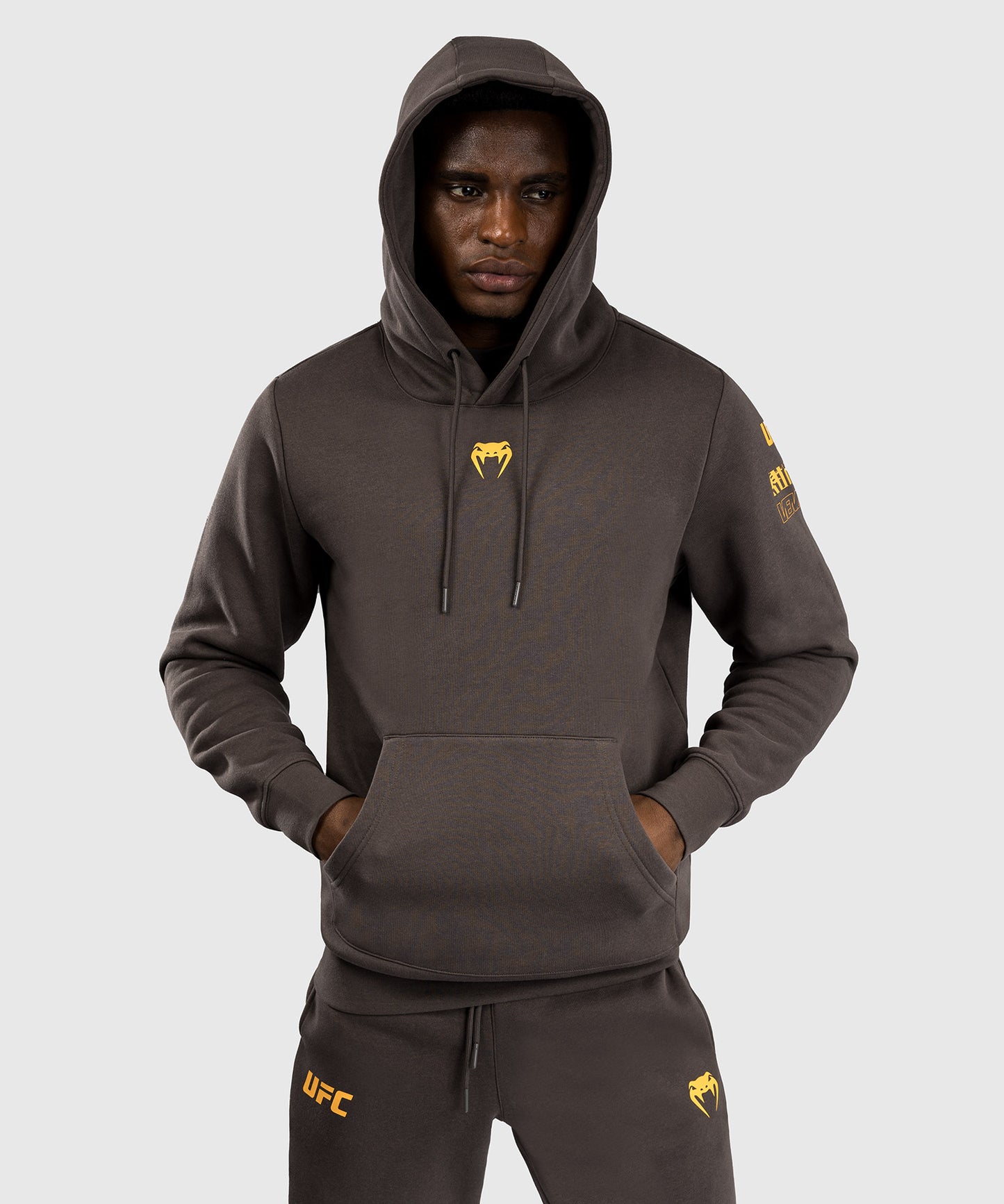 UFC Fusion by Venum Fight Week Herren Pullover Hoodie - Solid Erdiges Braun