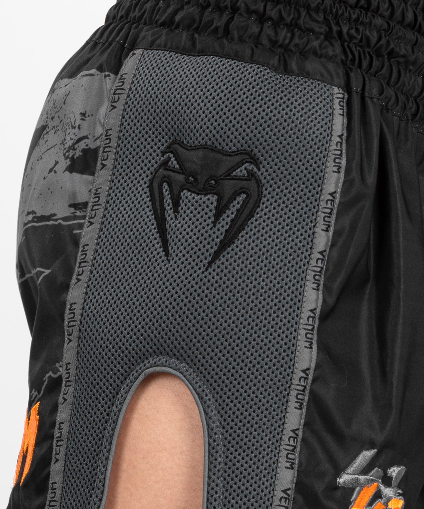 Venum S47 Muay Thai Shorts - Schwarz/Orange