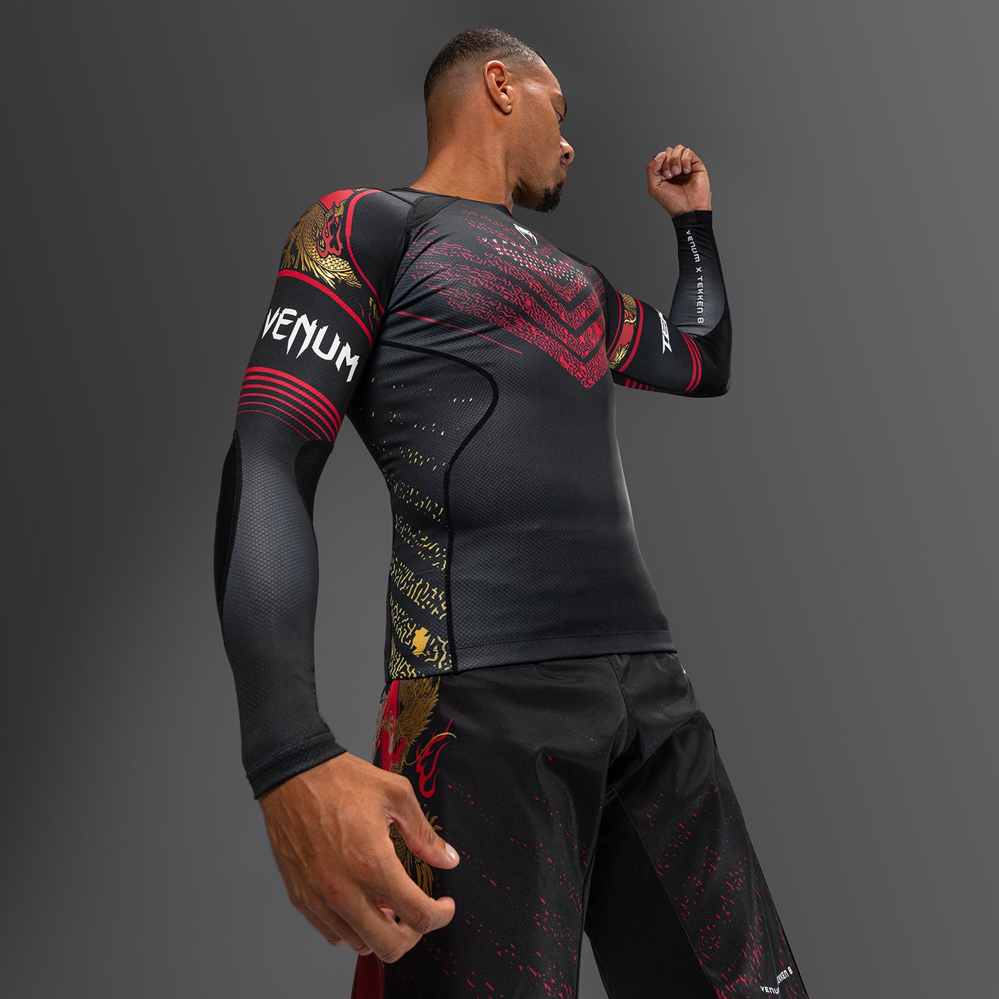 Venum x TEKKEN 8 - Marshall Law Rashguard - Schwarz/Rot/Gold