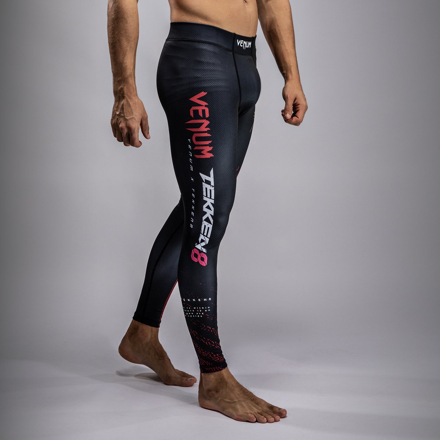 Venum x TEKKEN 8 - Marshall Law Spats - Schwarz/Rot/Gold
