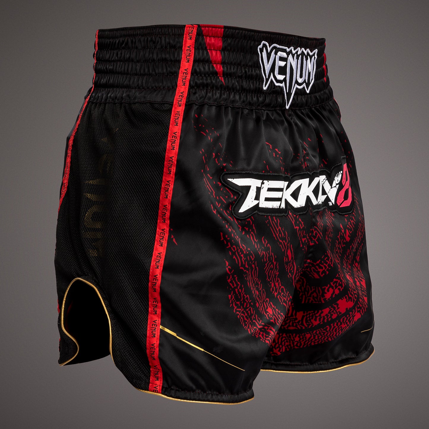 Venum x TEKKEN 8 - Marshall Law Muay Thai Shorts - Schwarz/Rot/Gold