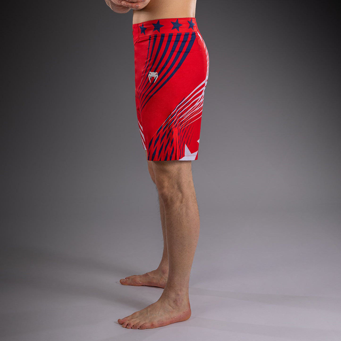 Official UFC Freedom 250 by Venum Authentic Fight Night Fight Shorts im Short Fit für Herren - Rot