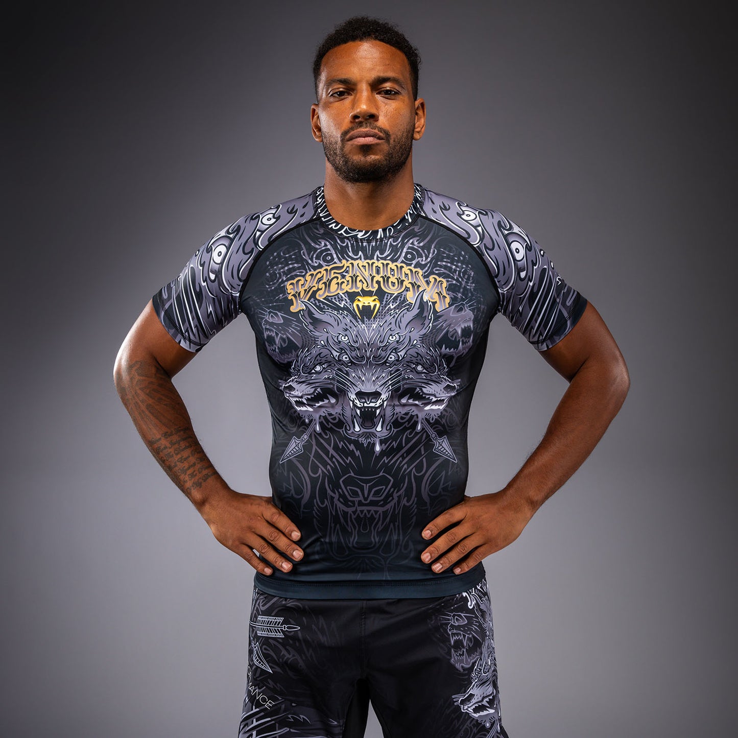 Venum Wolf Atak Kurzarm Rashguard – Schwarz/Grau