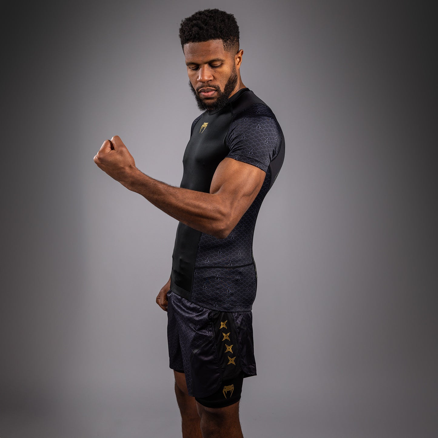 Venum x Assassin’s Creed Shadows Kurzärmeliger Rashguard für Männer - Schwarz