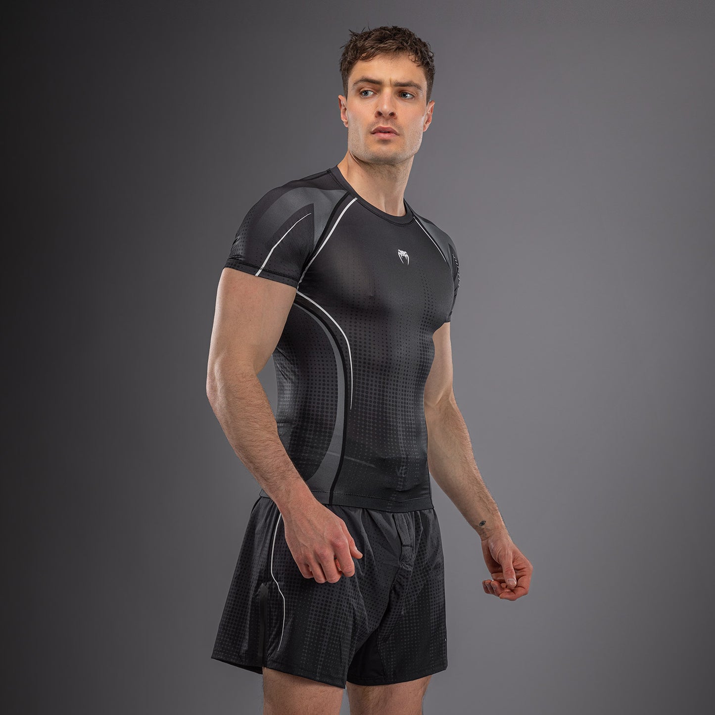 Venum Stealth Kurzarm Rashguard – Schwarz/Weiß