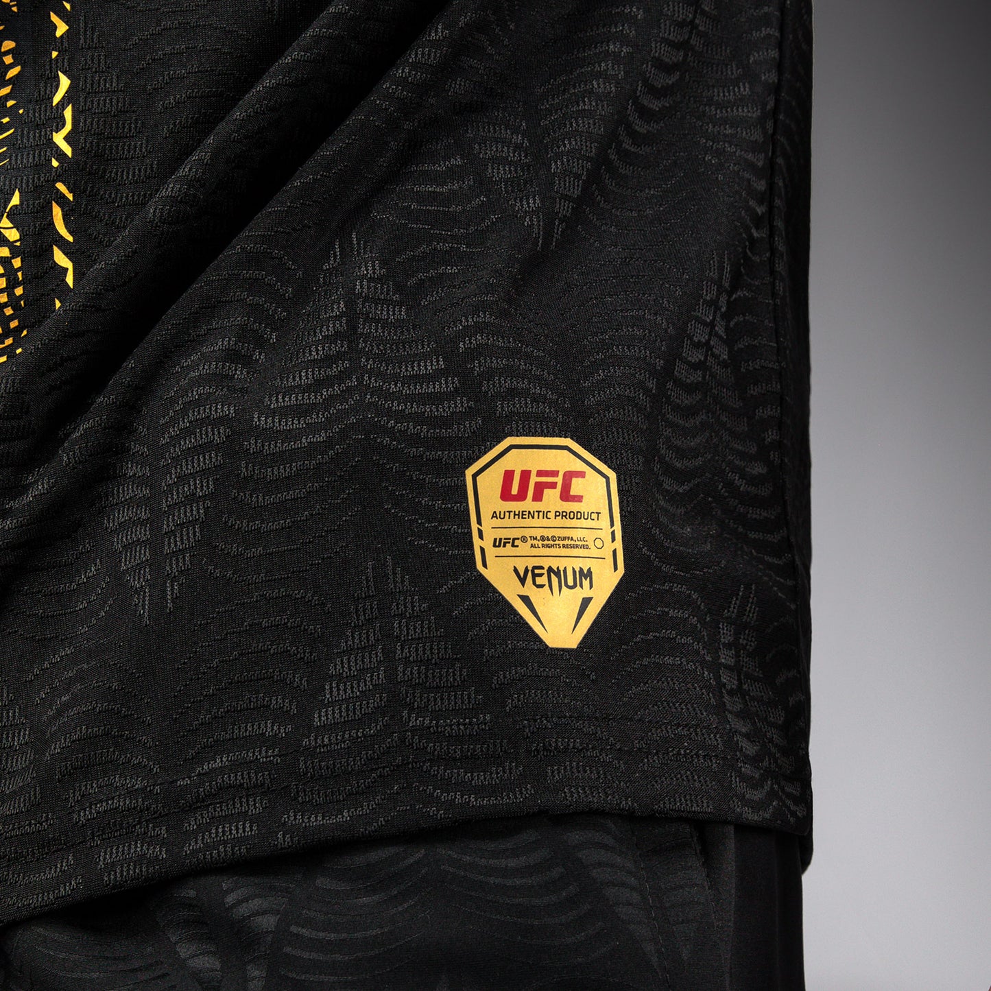 UFC Zenith by Venum Authentic Fight Night Offizielles Walkout-Trikot Herren - Champion