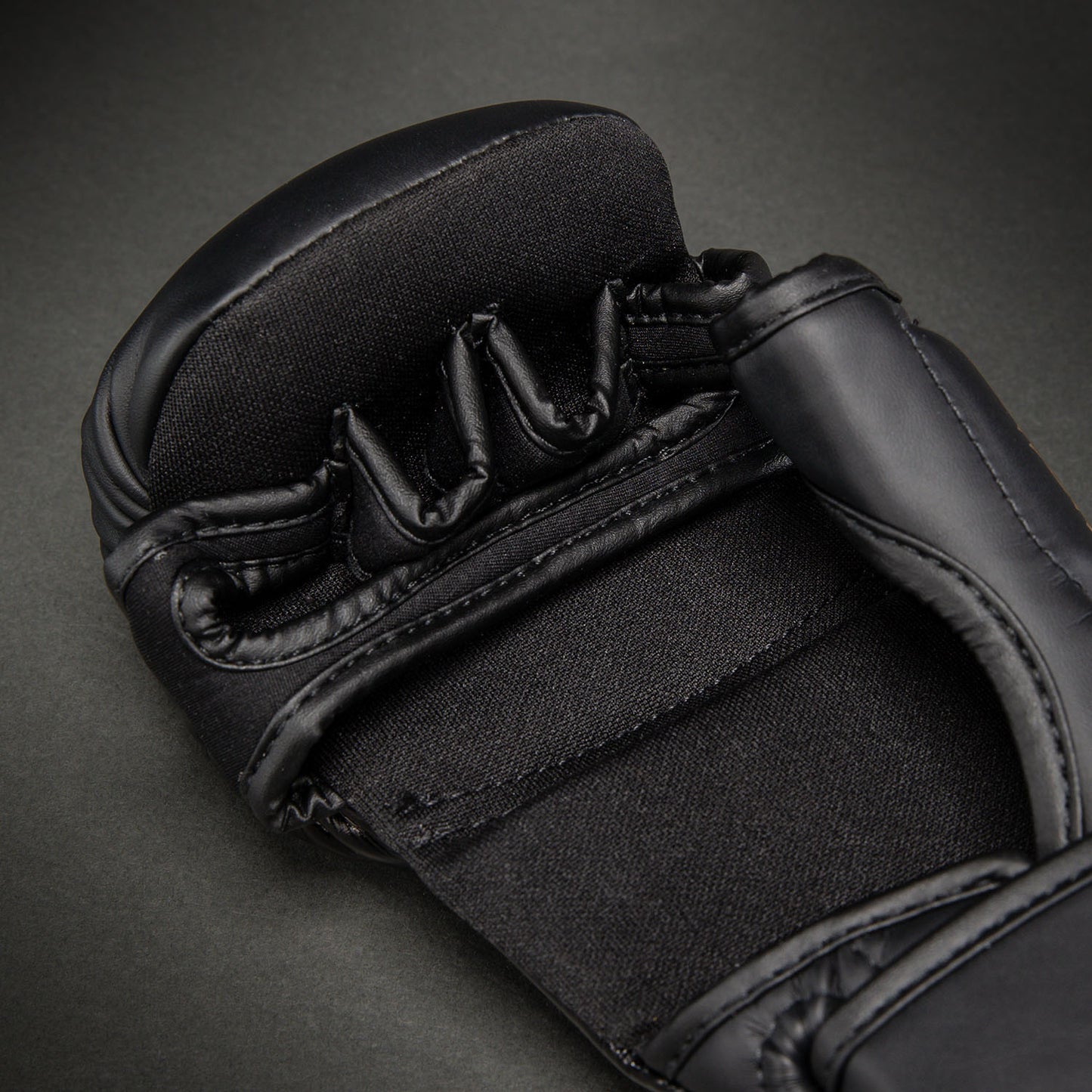 Venum Attack 2.0 Sparringhandschuhe – Schwarz/Gold