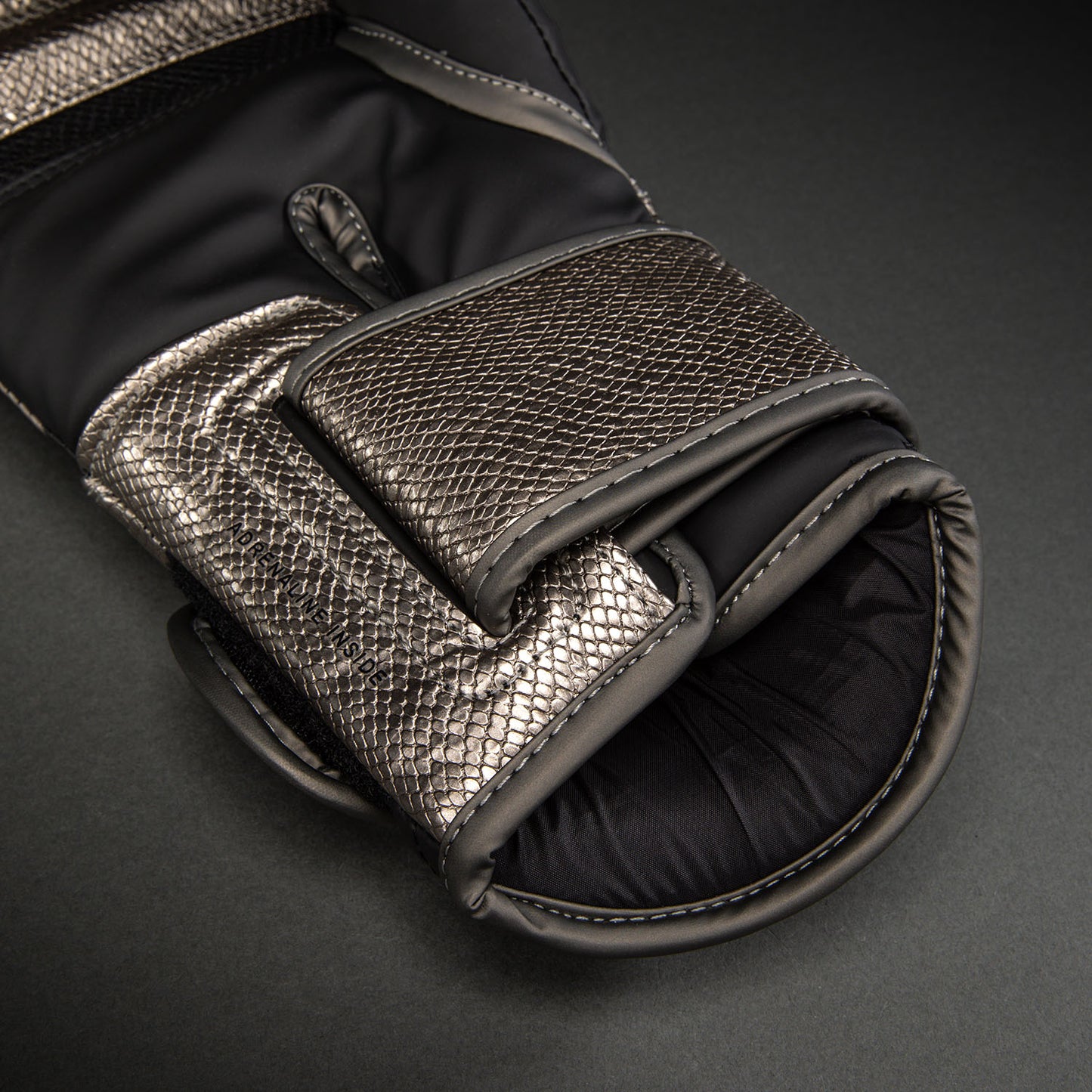Venum Challenger 4.0 Scales Boxhandschuhe – Silber/Schwarz