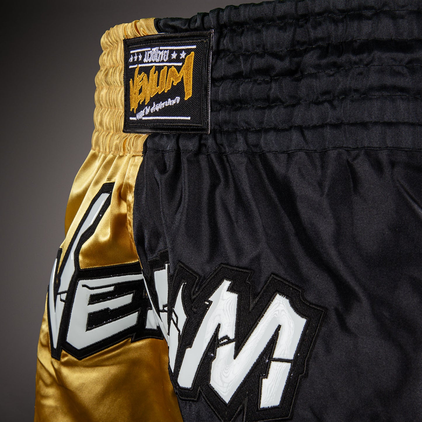 Venum Inferno 2.0 Muay Thai Shorts - Schwarz/Gold