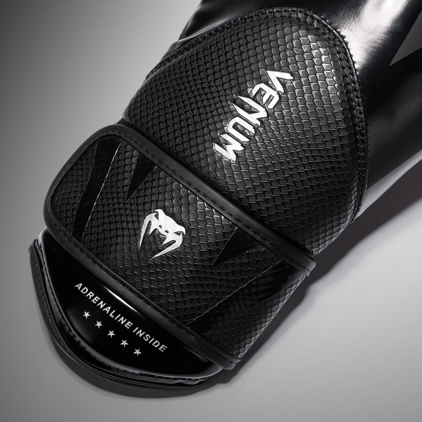 Venum Challengers 4.0 Scales Boxhandschuhe – Schwarz