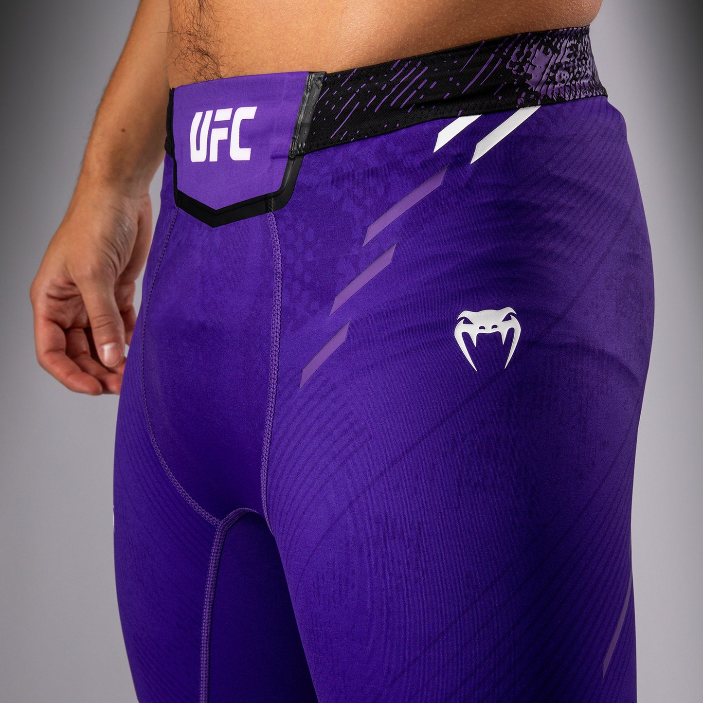 UFC Adrenaline by Venum Authentic Fight Night Herren Vale Tudo Short - lila