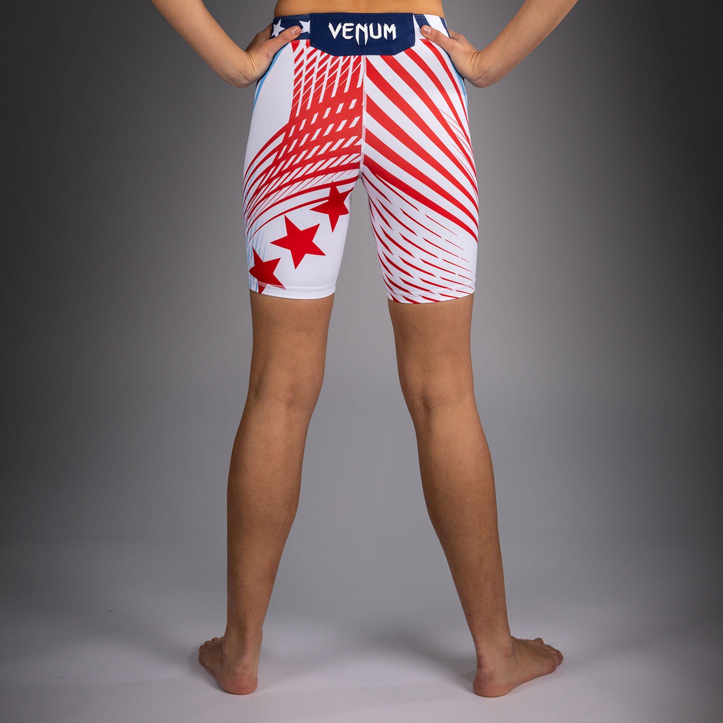 Official UFC Freedom 250 by Venum Authentic Vale Tudo Shorts im Long Fit für Damen - Weiß