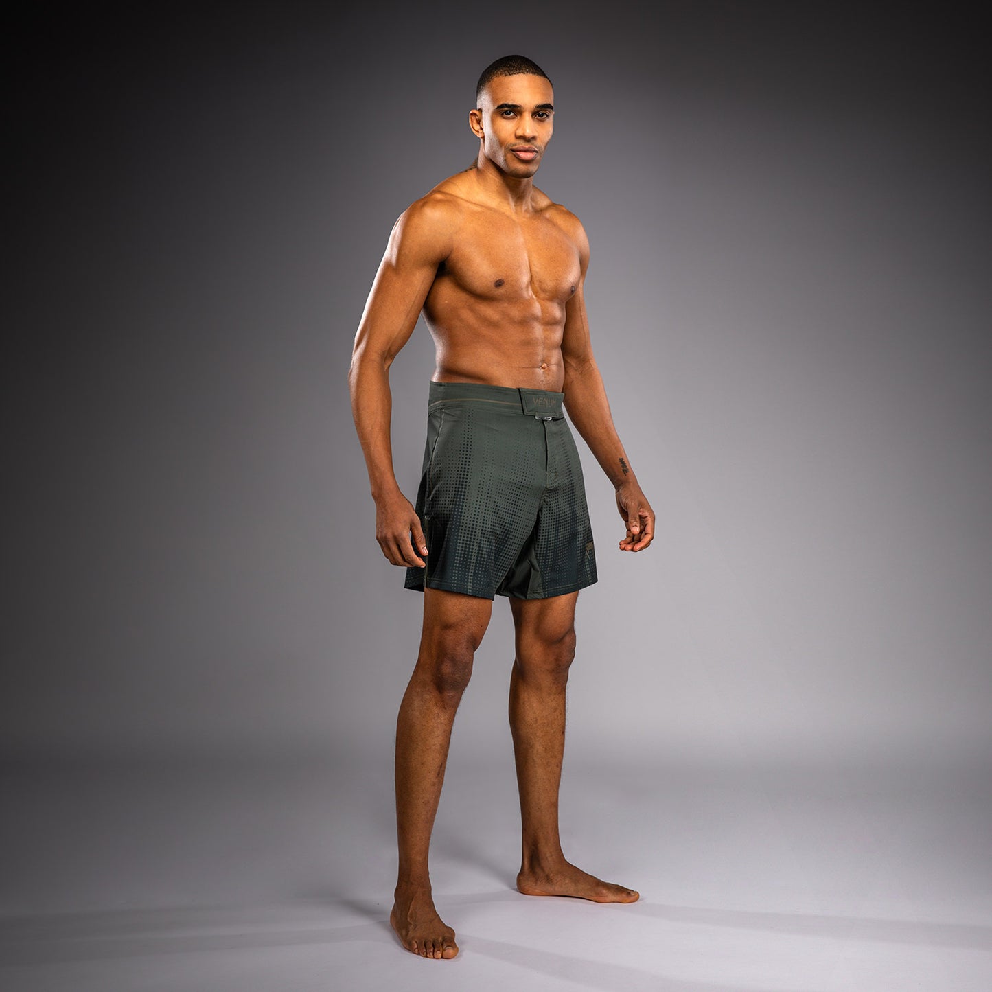 Venum Stealth Fightshorts – Khaki/Dunkelgrün