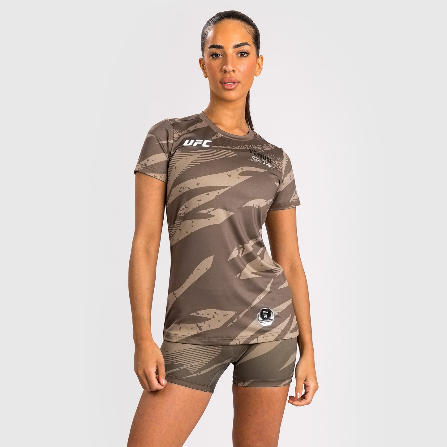 UFC Adrenaline by Venum Fight Week Frauen Dry-Tech-T-Shirt - Desert Camo