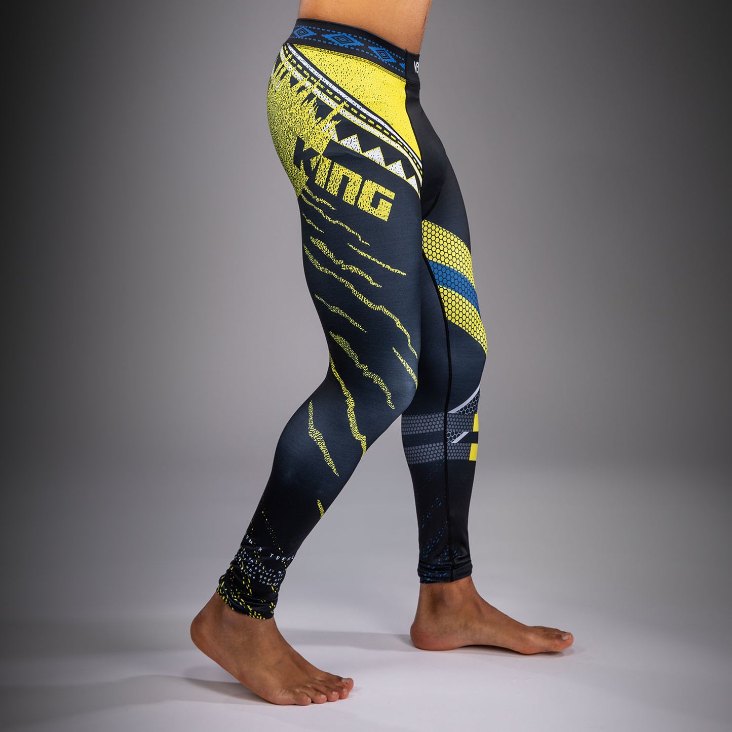 Venum x TEKKEN 8 Spats - King - Schwarz/Gelb
