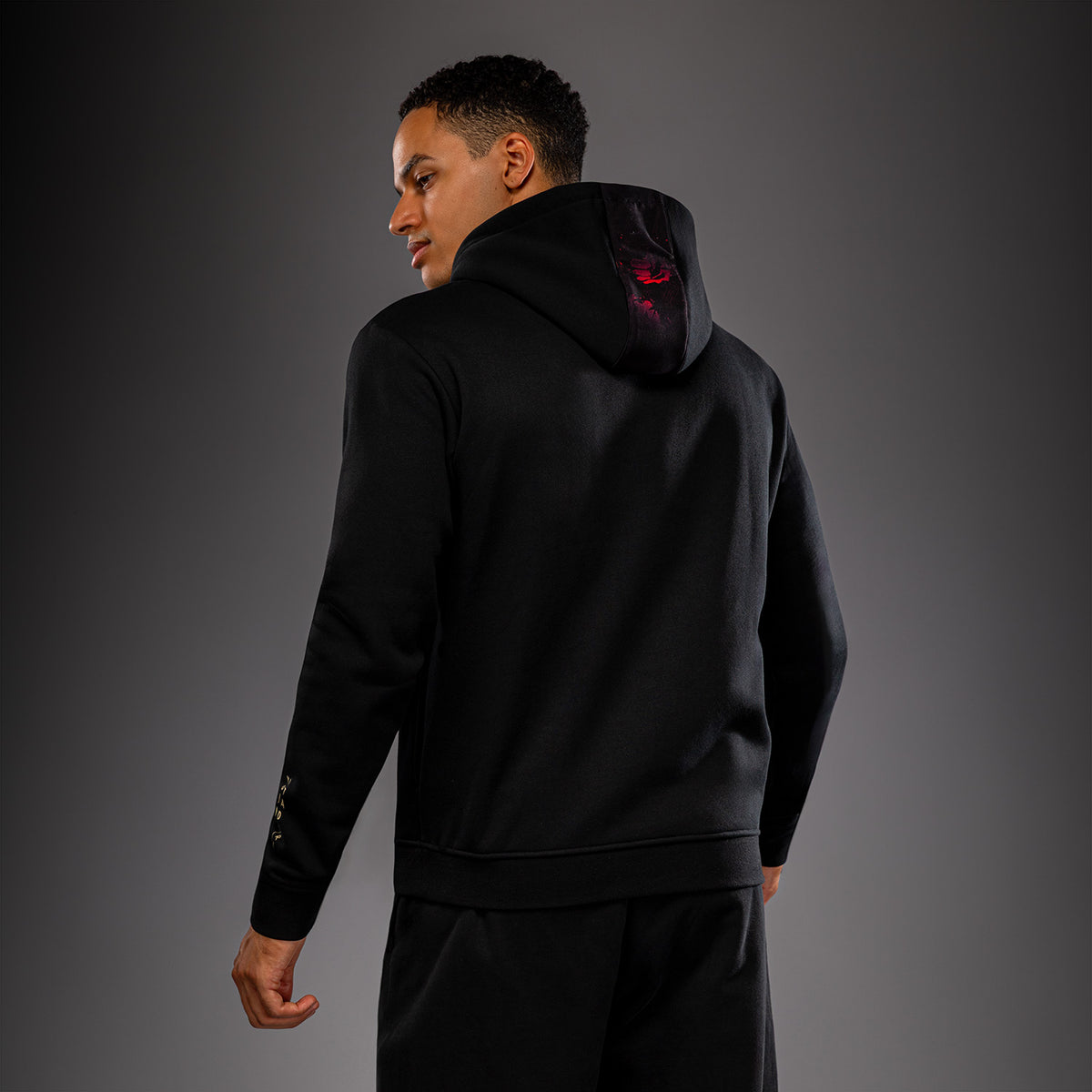 Jujutsu Kaisen x Venum Itadori Kapuzenpullover – Schwarz/Rot