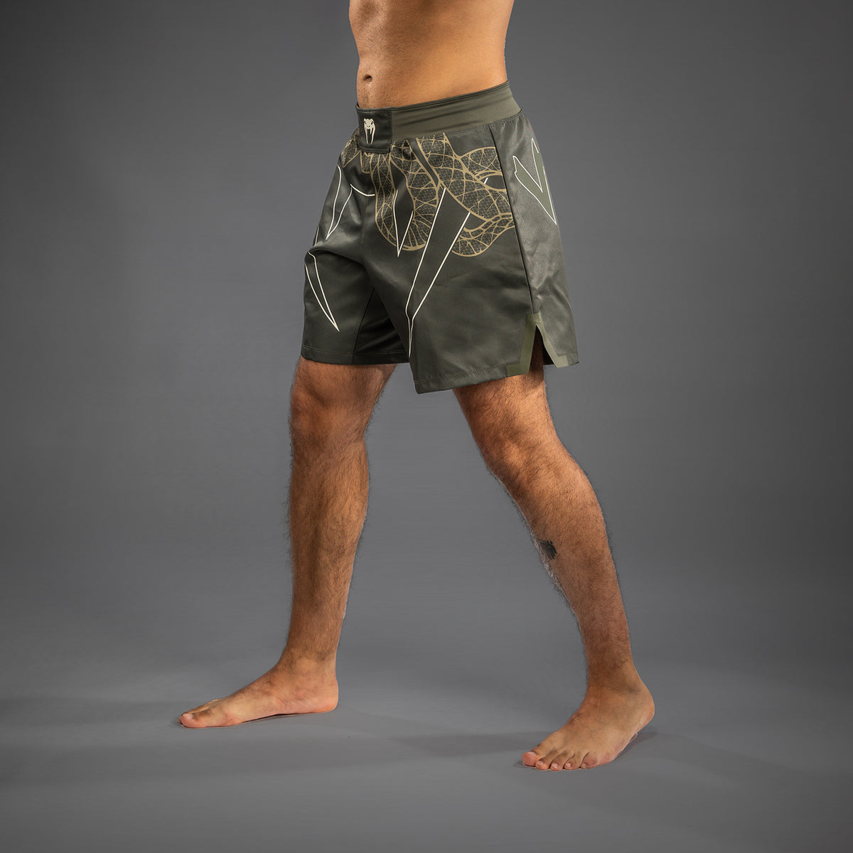 Ivory Fights Venum Serpenti Fight Shorts – Khaki/Bronze/Ivory - Venum Deutschland