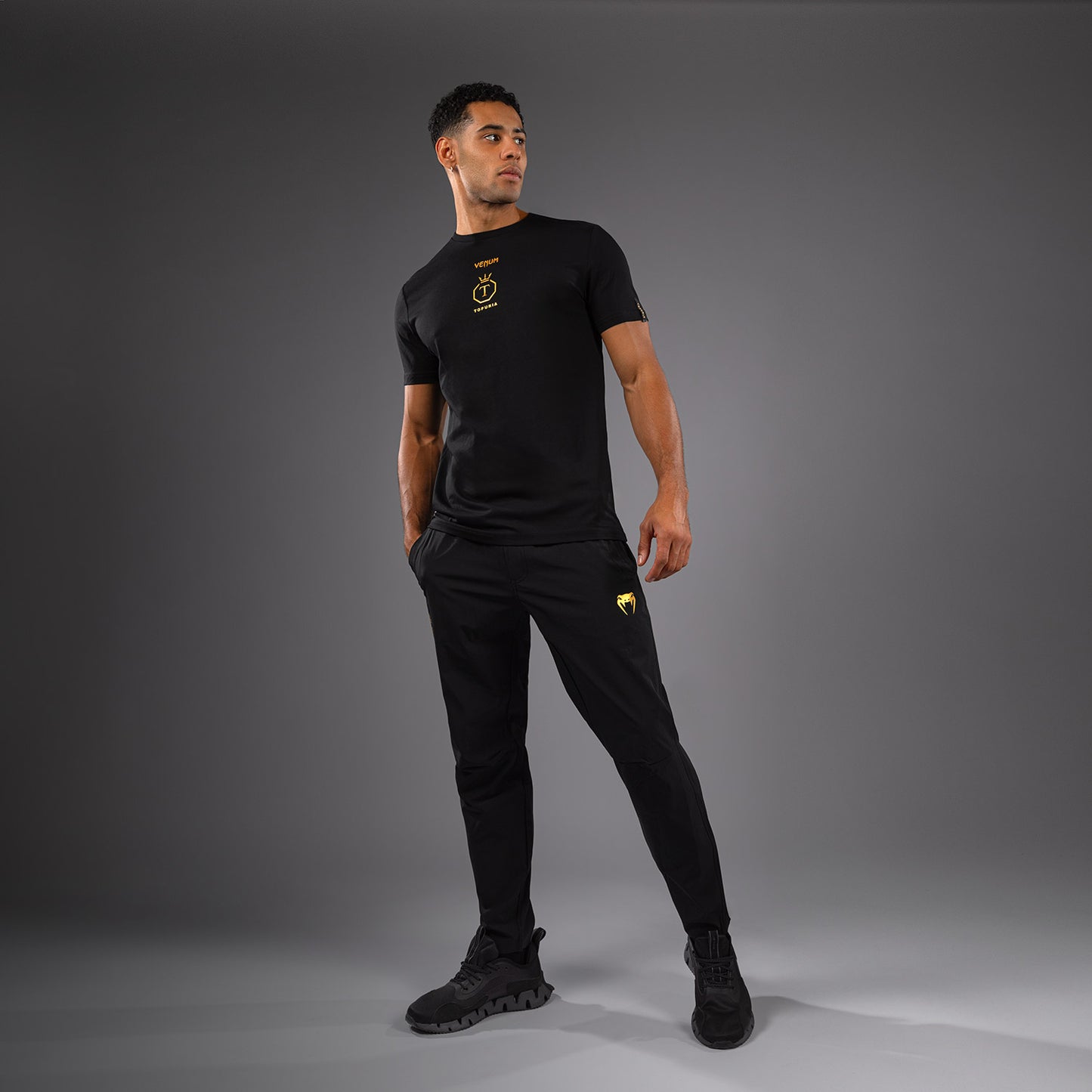 Venum x Topuria Unmatched Edition T-Shirt - Schwarz/Gold