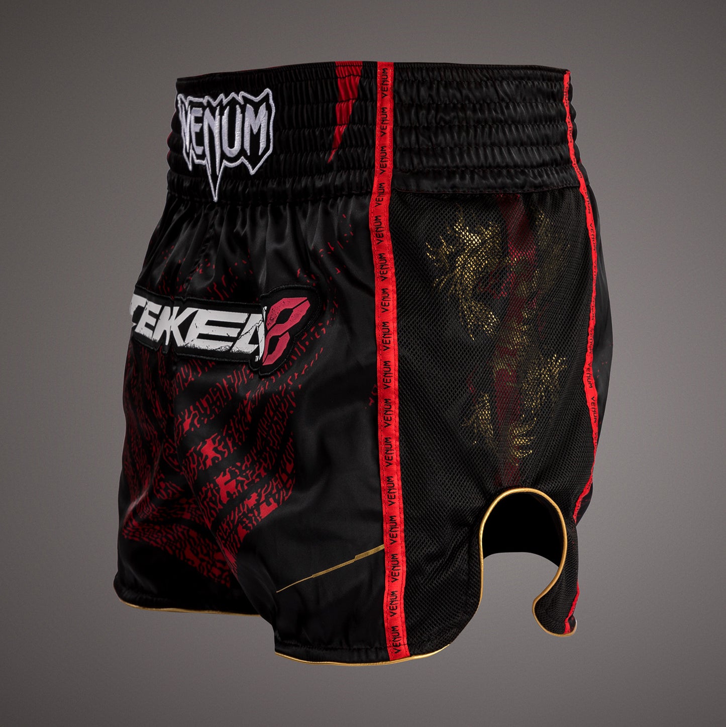 Venum x TEKKEN 8 - Marshall Law Muay Thai Shorts - Schwarz/Rot/Gold