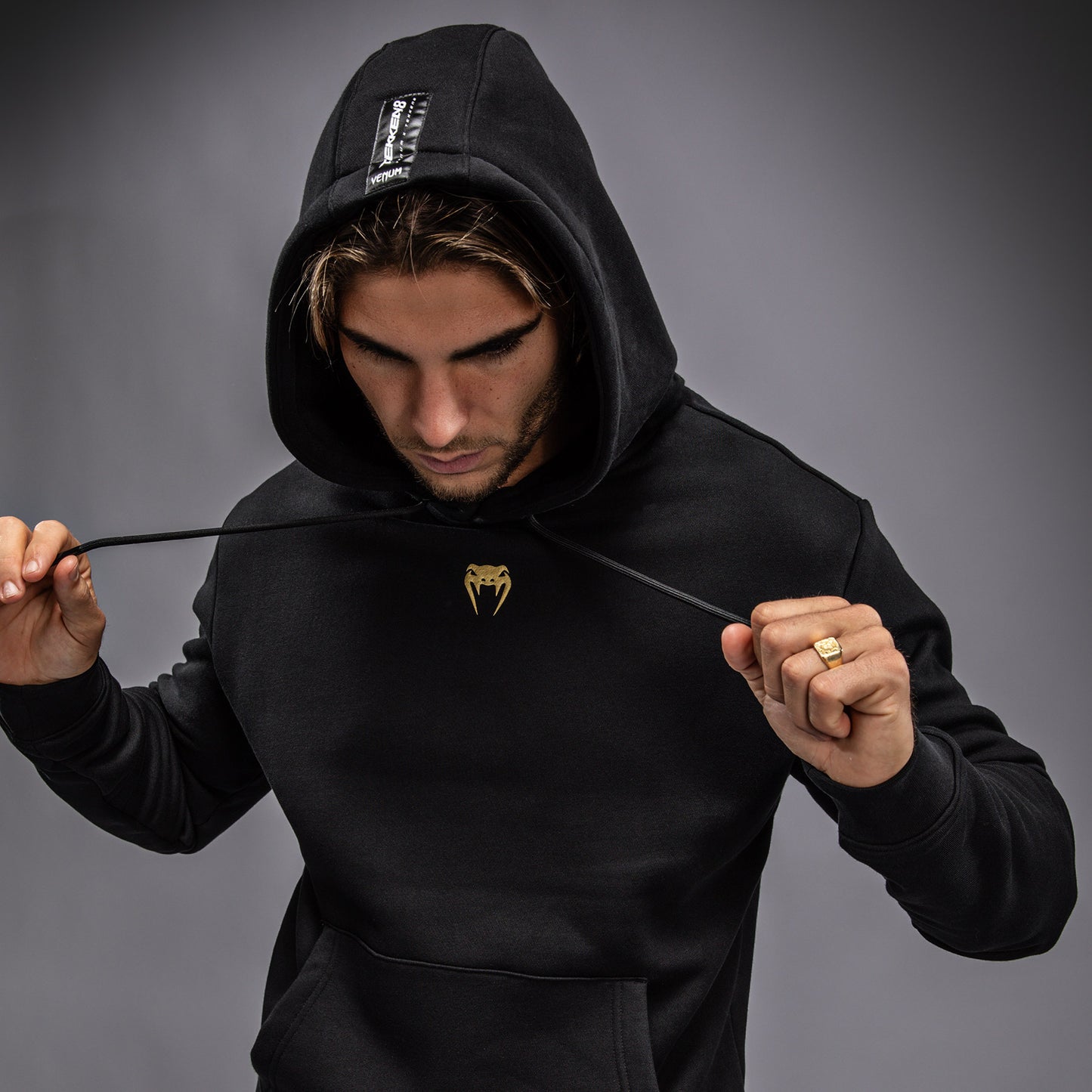 Venum x TEKKEN 8 - Marshall Law Hoodie - Schwarz/Rot/Gold