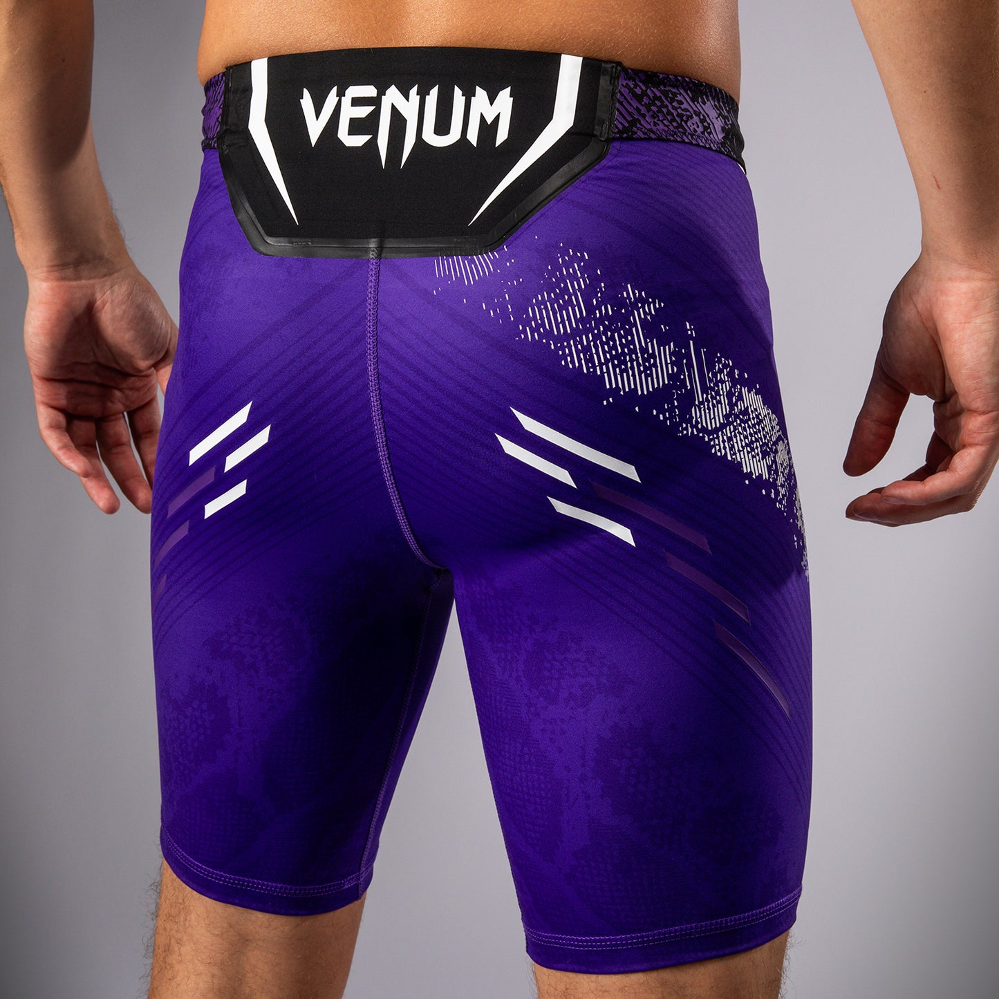 UFC Adrenaline by Venum Authentic Fight Night Herren Vale Tudo Short - lila
