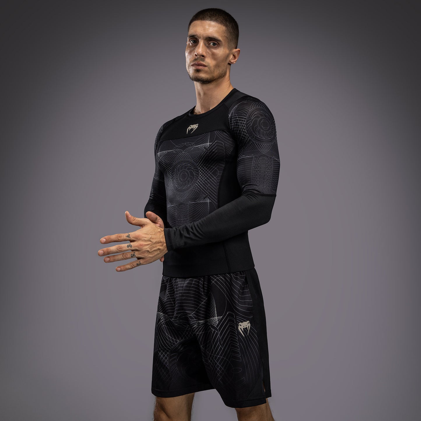 Venum G-Fit Air Herren Langarm Rashguard - Tiefschwarz/Wüstensand
