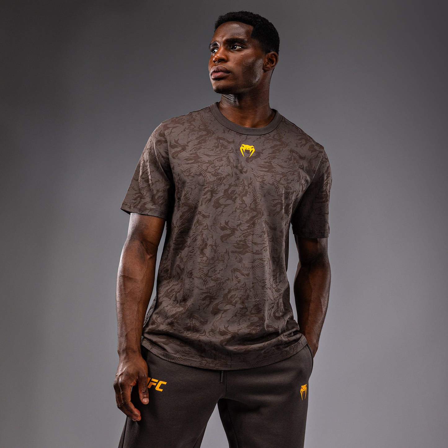 UFC Fusion by Venum Fight Week Herren Kurzarm T-Shirt - Erdiges Braun