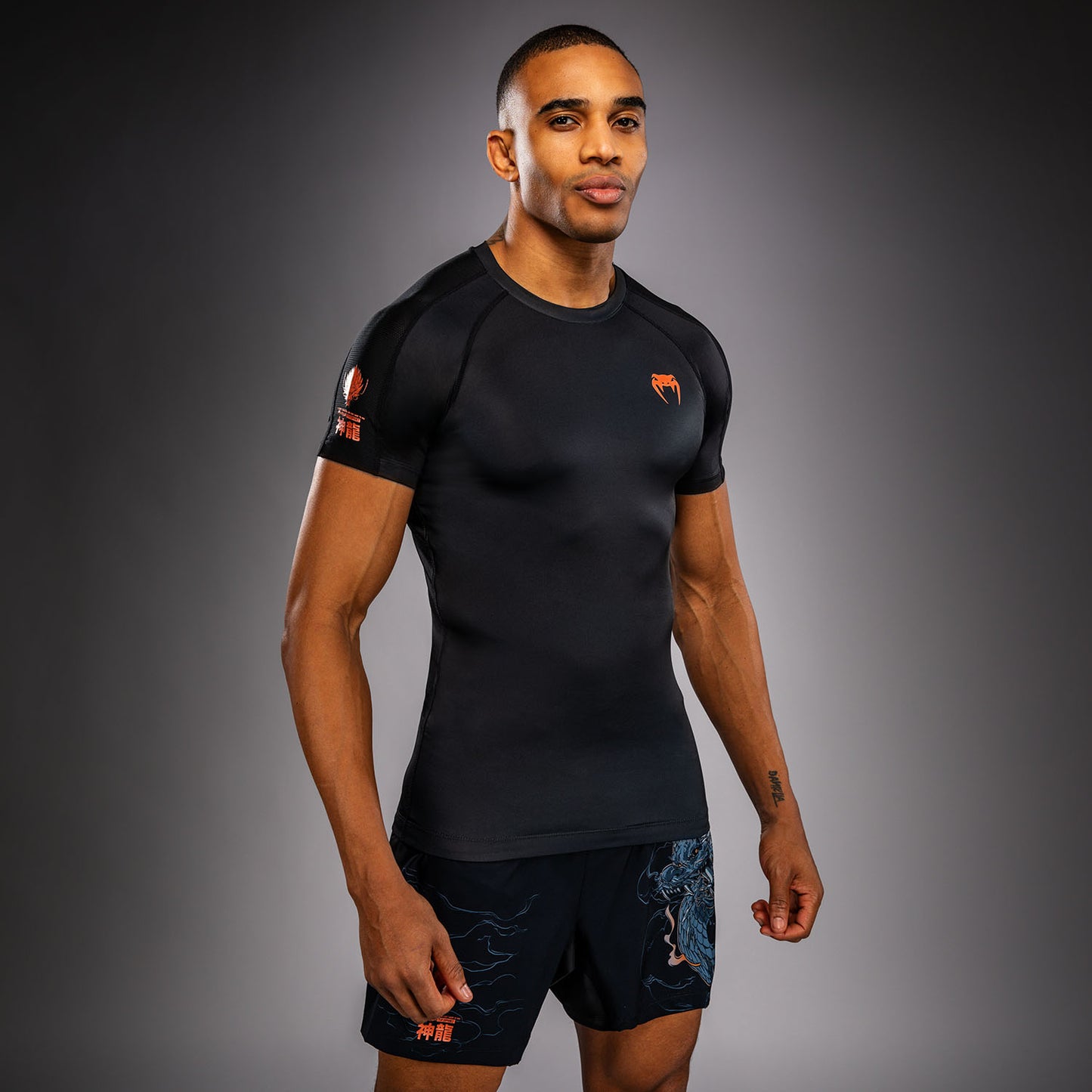 Venum Thunder Dragon Kurzarm Rashguard  – Schwarz/Grau/Kupfer
