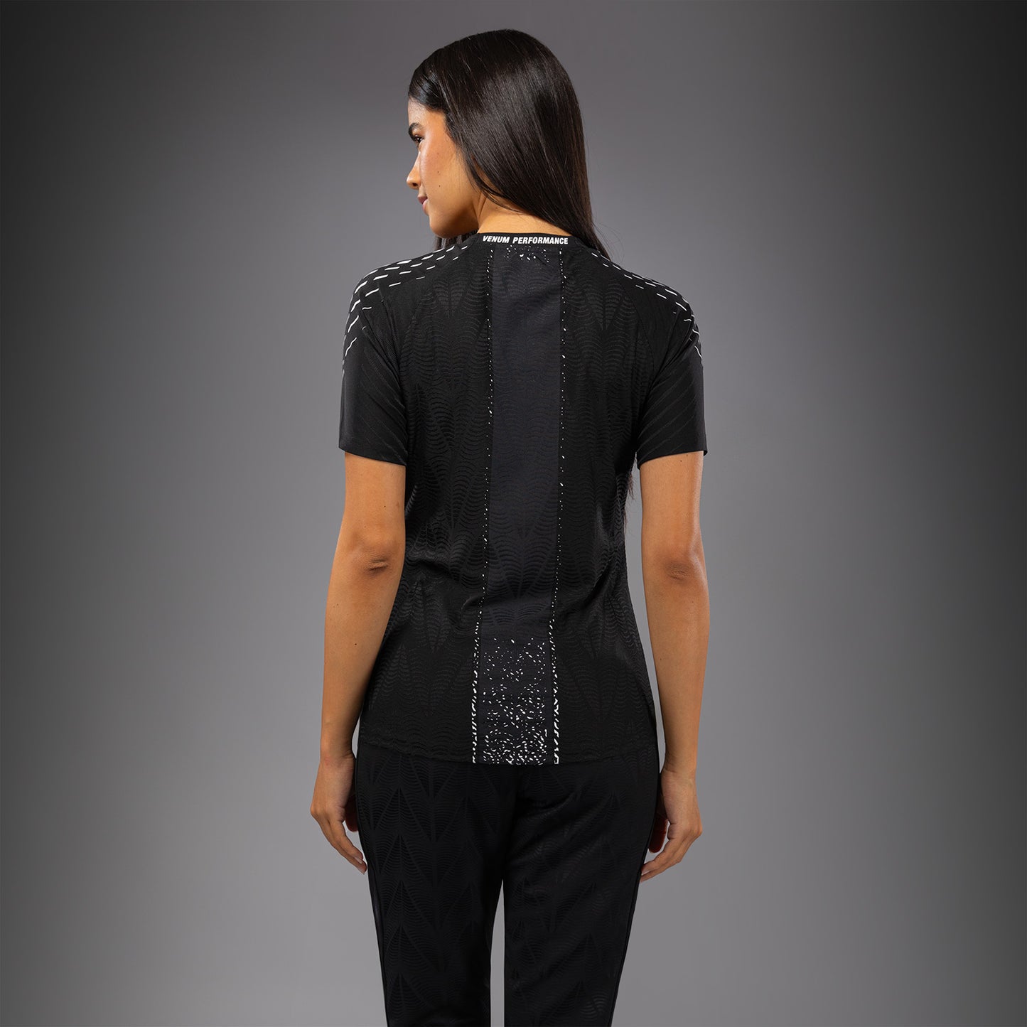 UFC Zenith by Venum Authentic Fight Night Offizielles Walkout-Trikot Damen Personalisiert - Schwarz