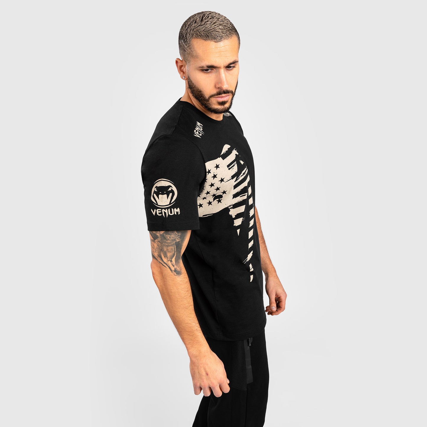 VENUM GIANT USA T-SHIRT - REGULAR FIT - SCHWARZ