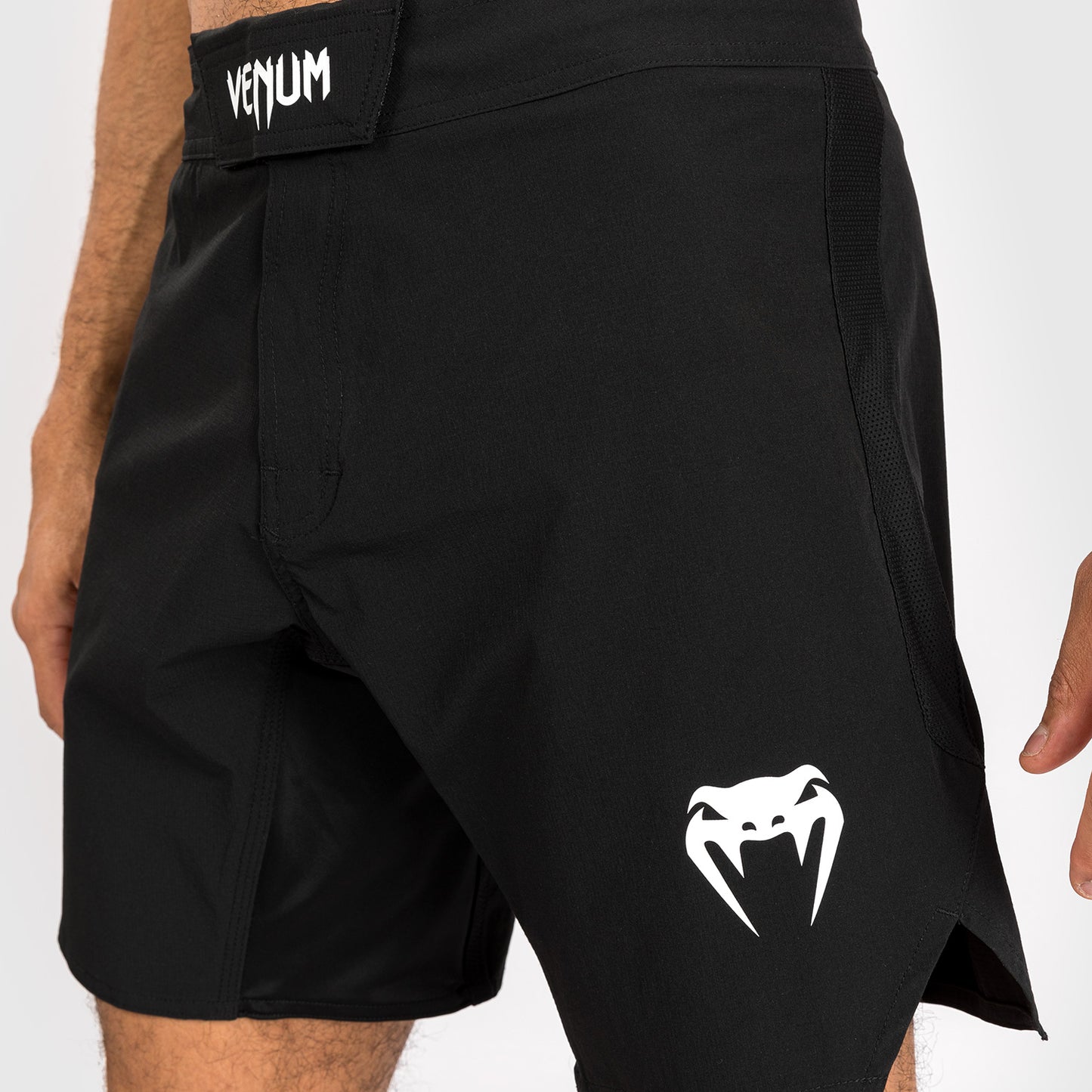 Venum Contender Fight Shorts für Männer - Schwarz/Weiß