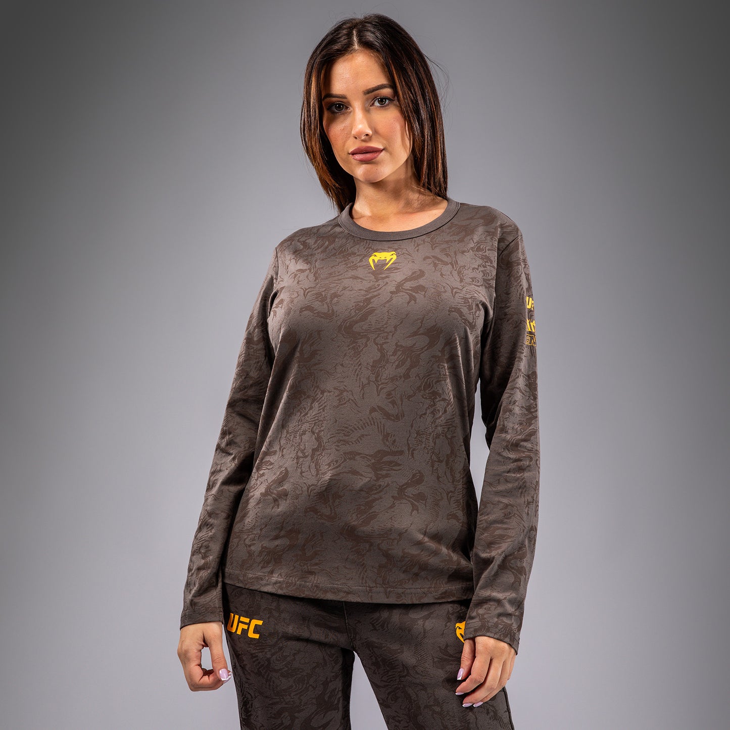 UFC Fusion by Venum Fight Week Damen Langarm Baumwoll T-Shirt - Erdiges Braun