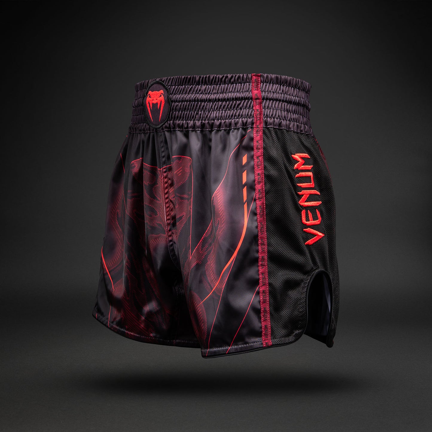 Venum Spectre Muay-Thai-Shorts – Schwarz/Rot
