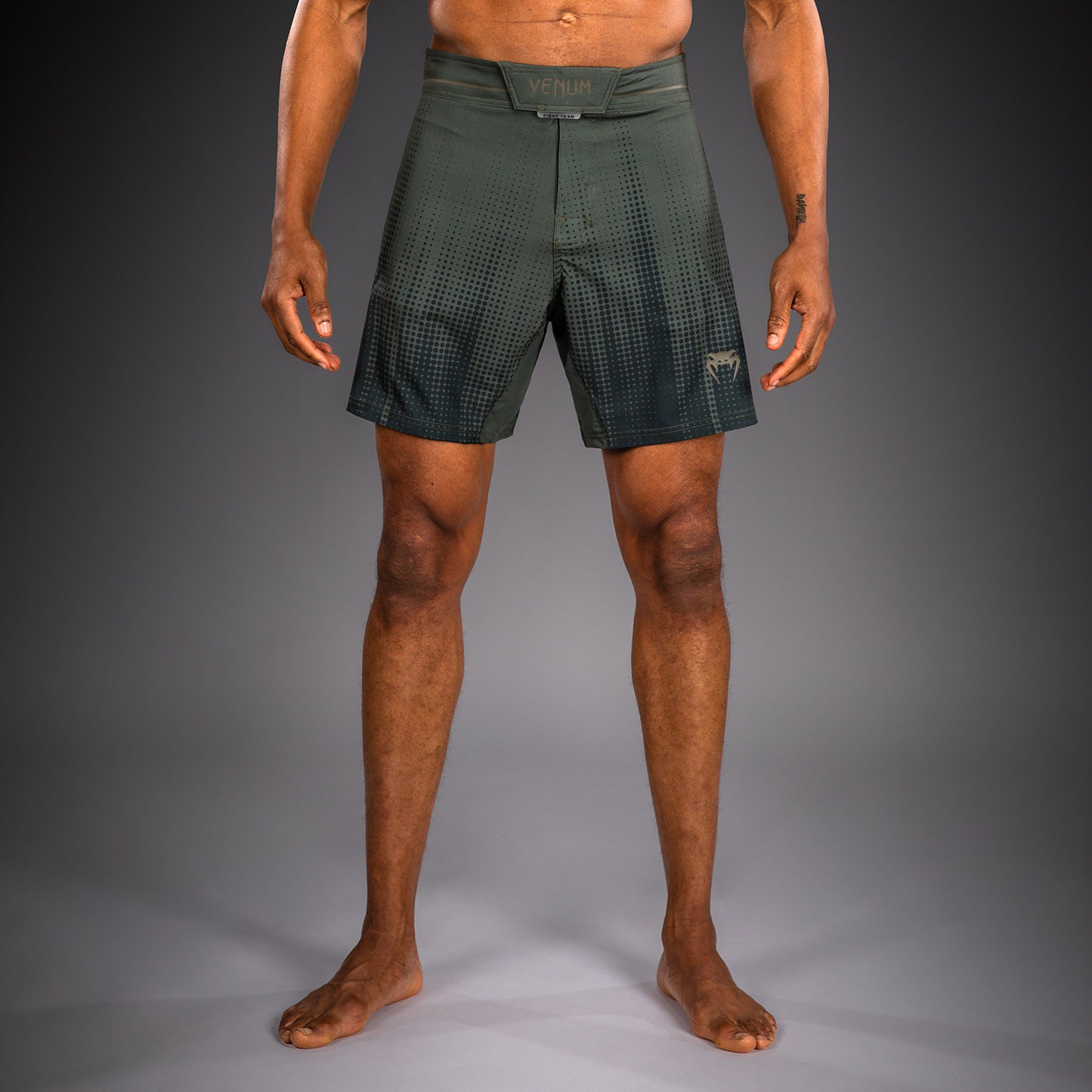 Venum Stealth Fightshorts – Khaki/Dunkelgrün