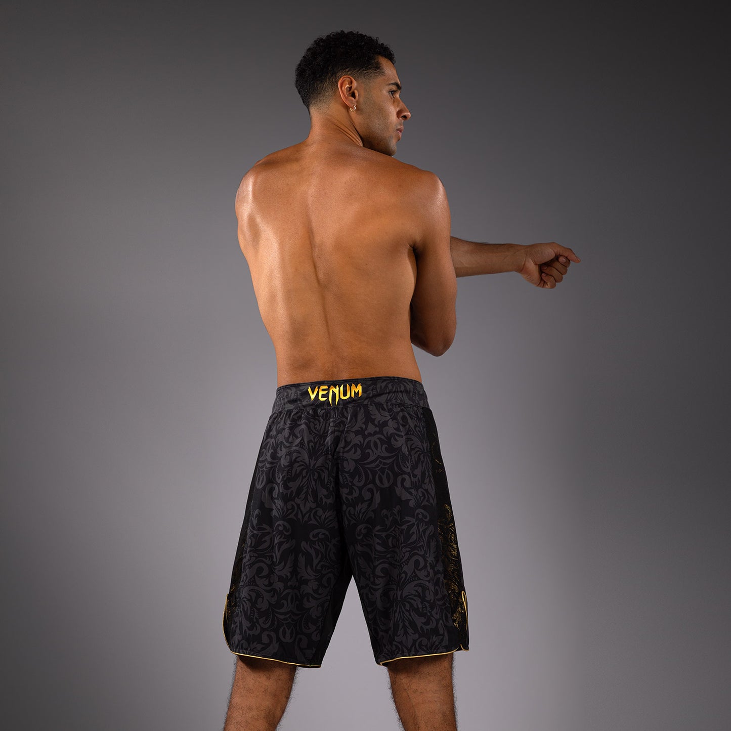 Venum x Topuria Unmatched Edition Kampfshorts - Schwarz/Gold