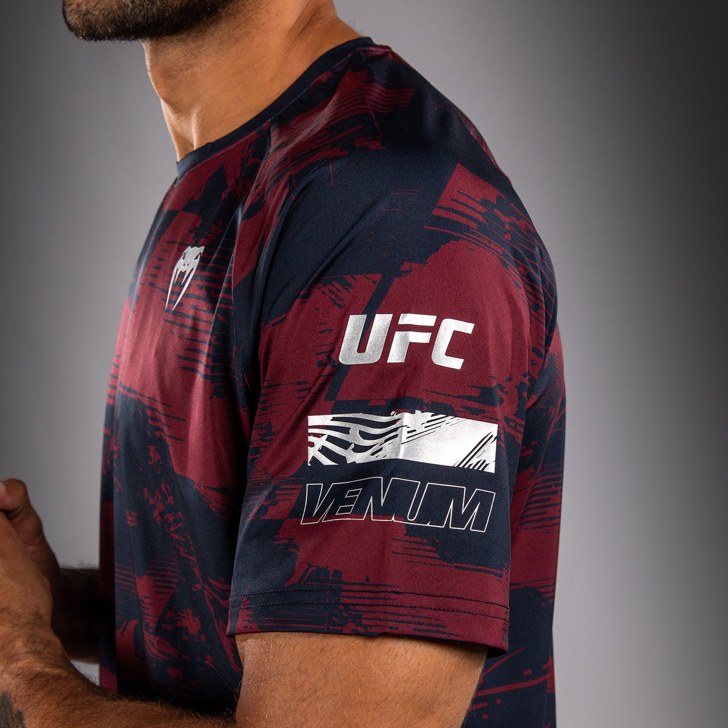 UFC Zenith by Venum Authentic Fight Week Performance Kurzarm T-Shirt Herren - Marineblau/Burgunderrot/Silber