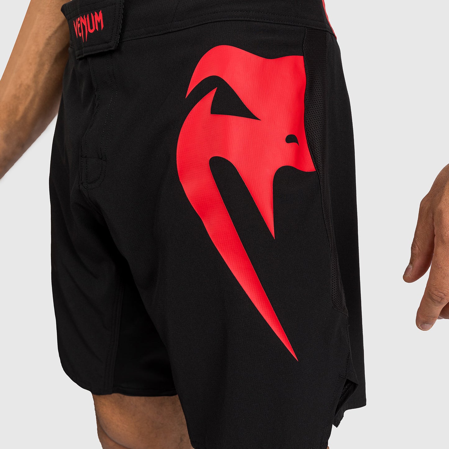 Venum Light 5.0 Fight Shorts - Schwarz/Rot